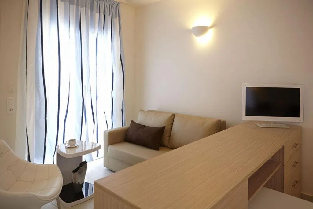 Seating area in Orizontes Hotel Santorini