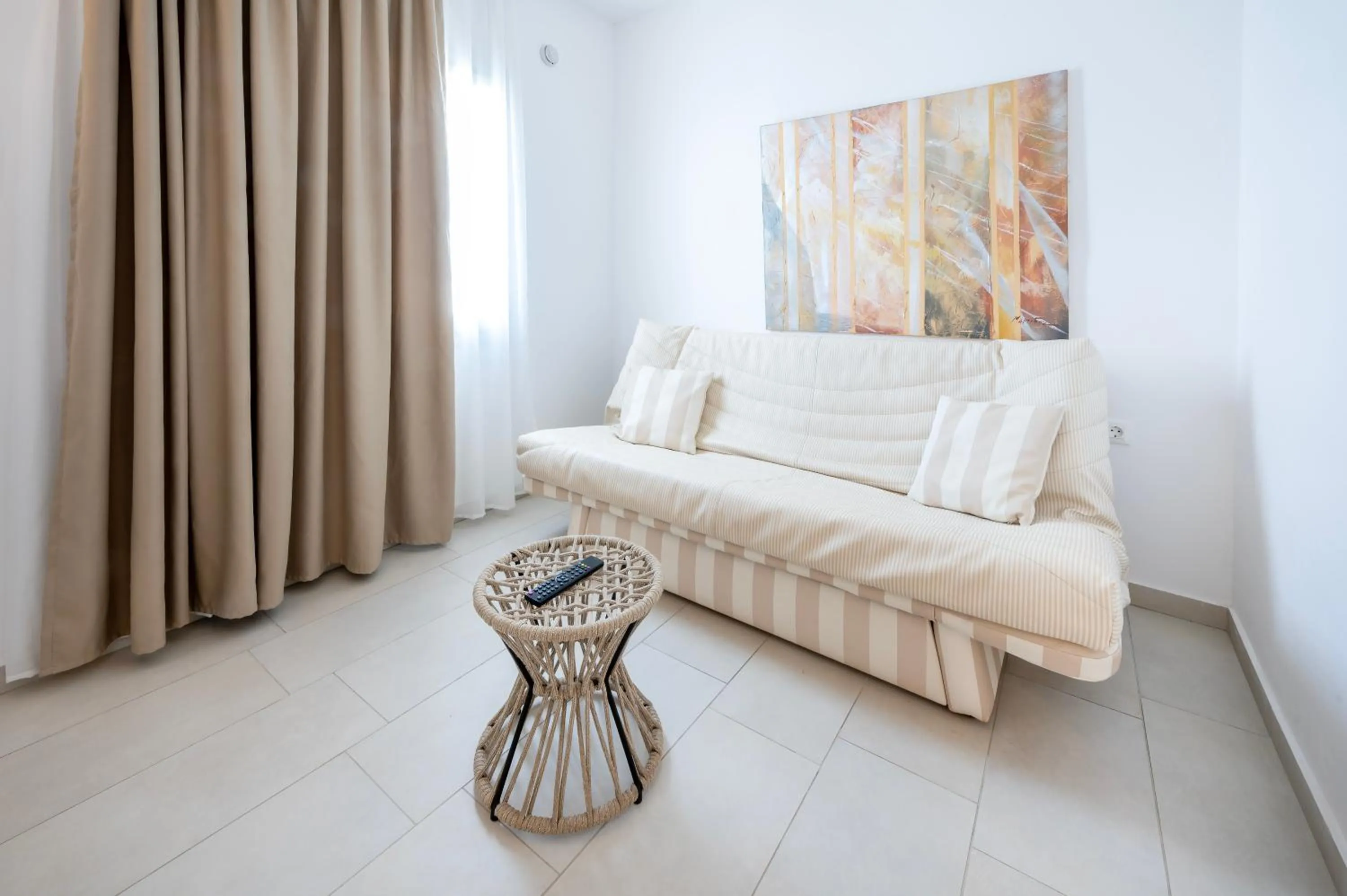 Living room in Orizontes Hotel Santorini