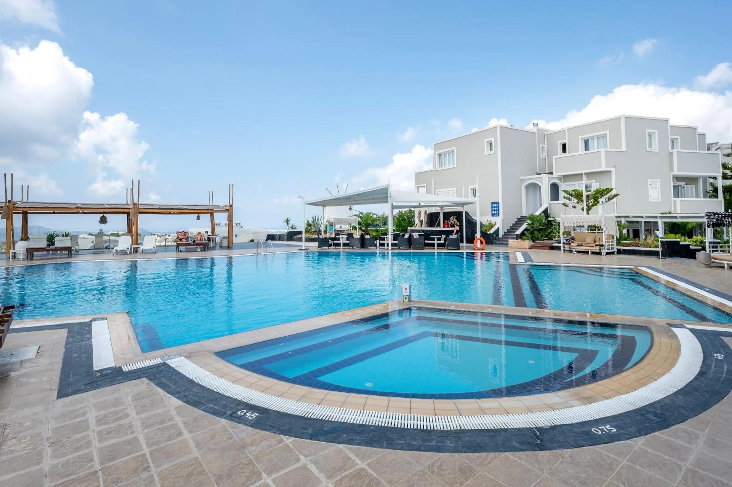 Swimming pool in Orizontes Hotel Santorini