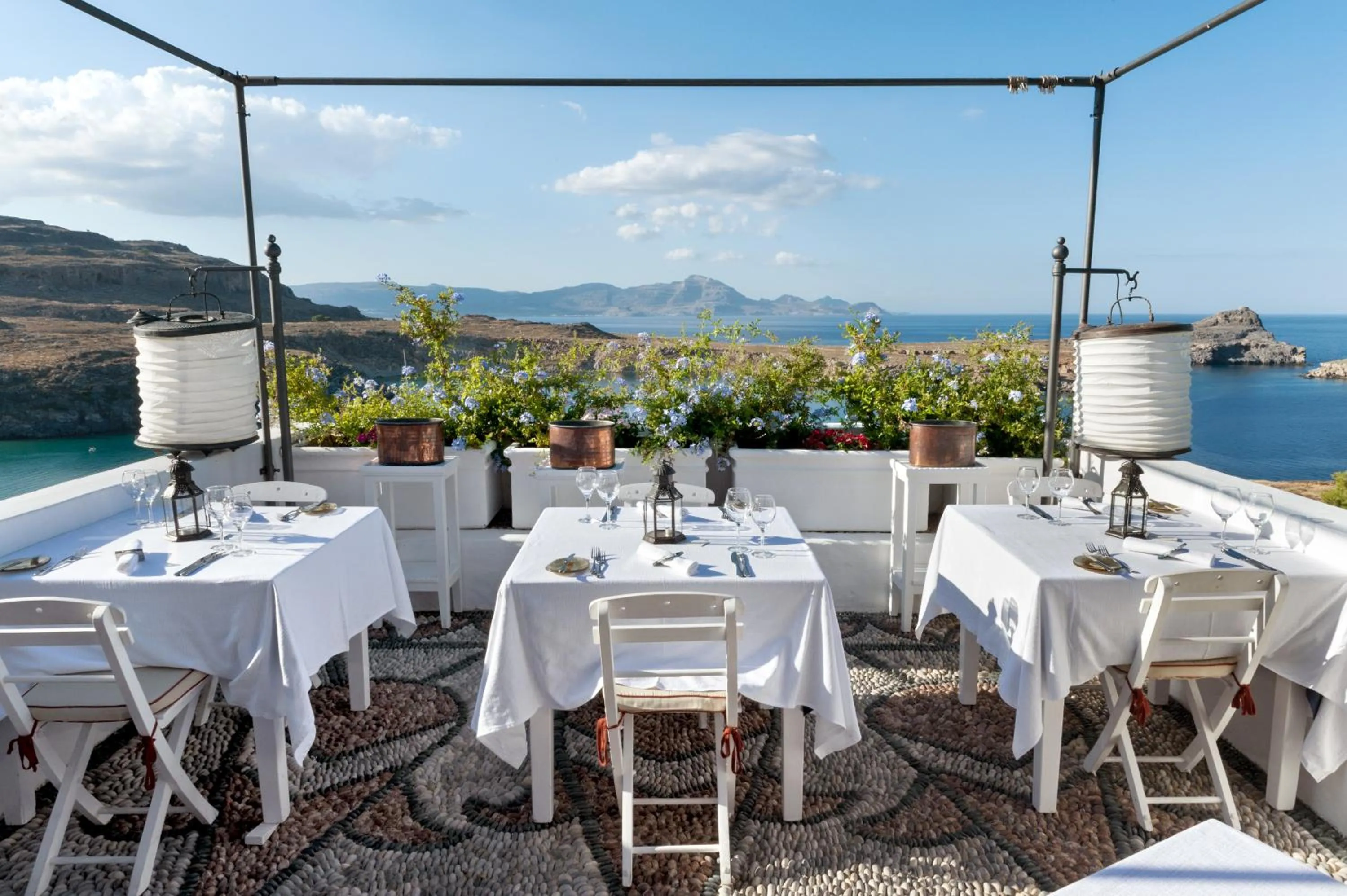 Restaurant/places to eat in Melenos Art Boutique Hotel