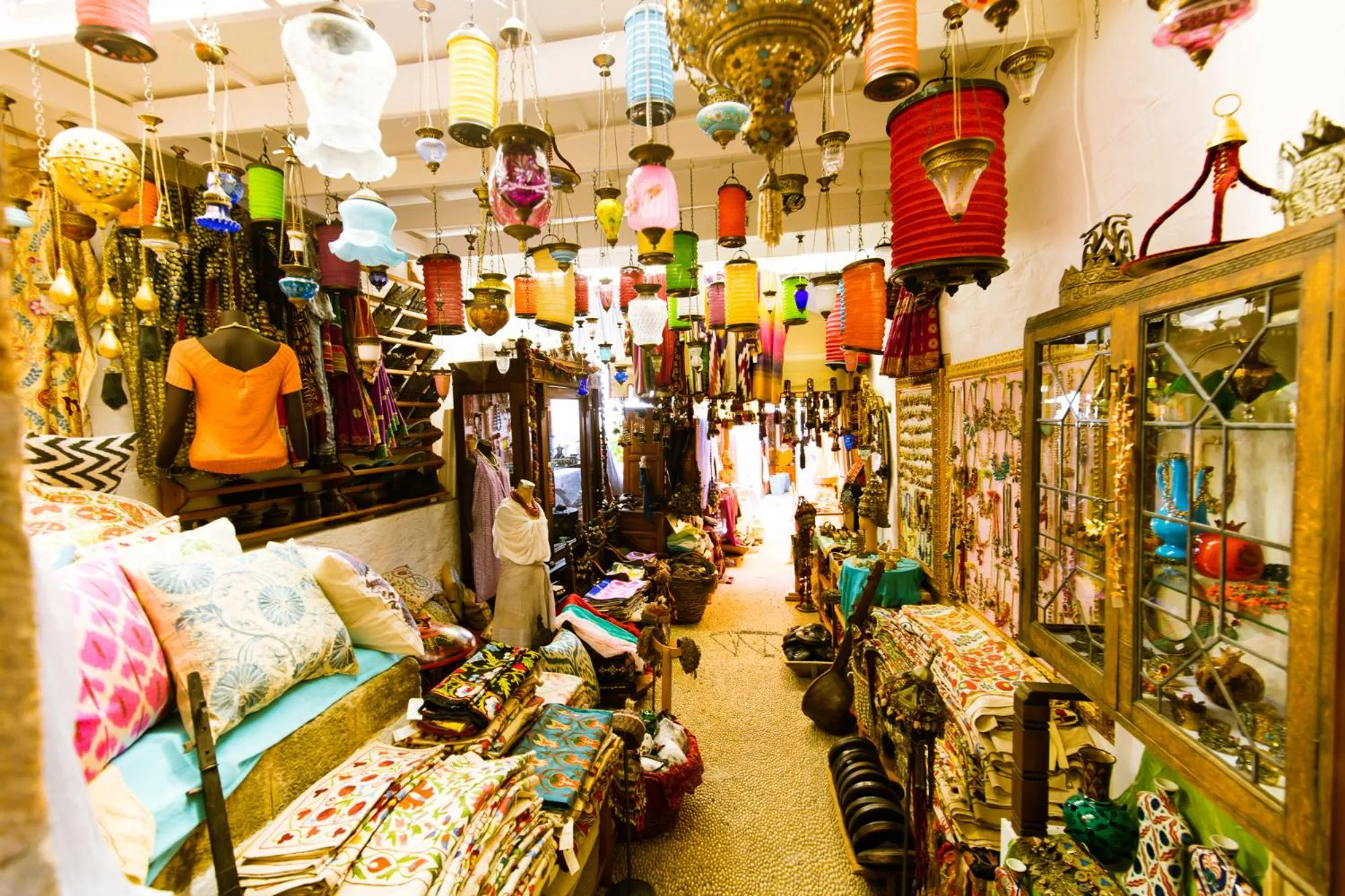 On-site shops in Melenos Art Boutique Hotel