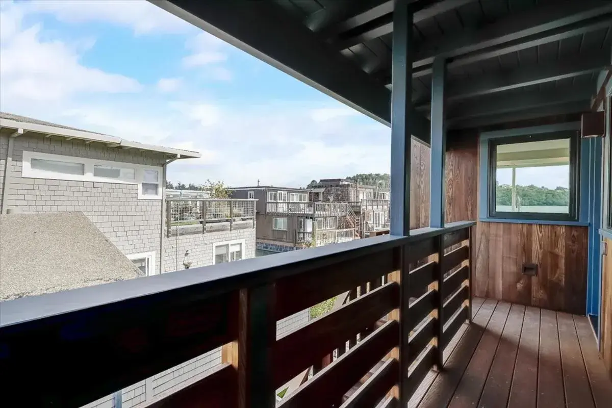 Apartment with Sea View in Floating Condos of Commodore 11 Apartment with Sea View in Floating Condos of Commodore 11