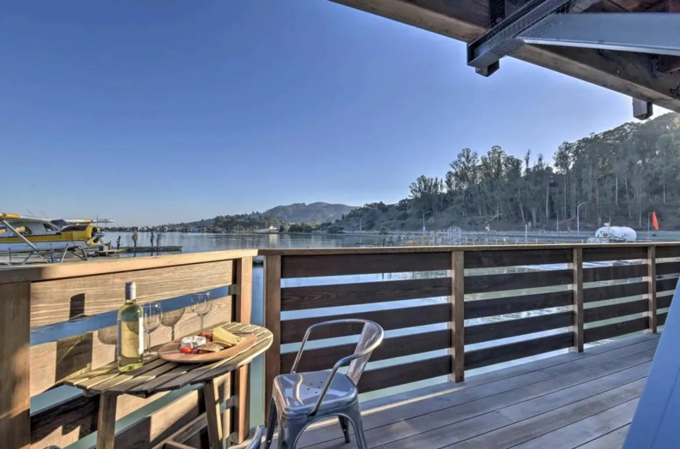 Floating Condos of Commodore 11