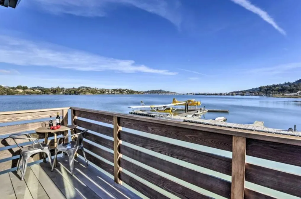 Floating Condos of Commodore 11