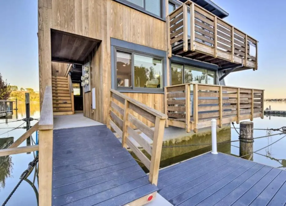 Property building in Floating Condos of Commodore 11