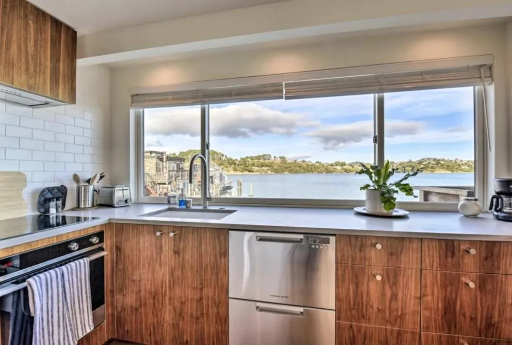 Floating Condos of Commodore 11