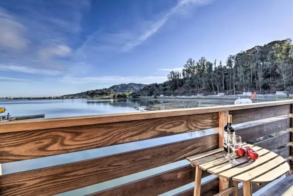 Floating Condos of Commodore 11 Floating Condos of Commodore 11