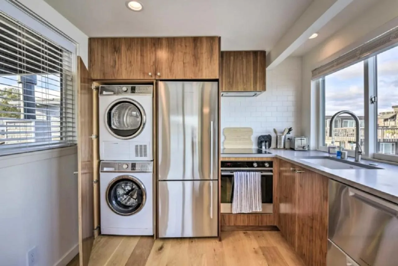 Floating Condos of Commodore 11