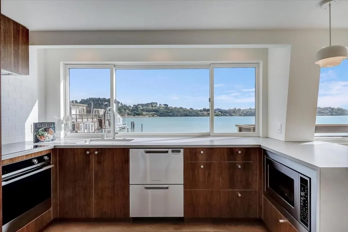 Kitchen or kitchenette in Floating Condos of Commodore 11