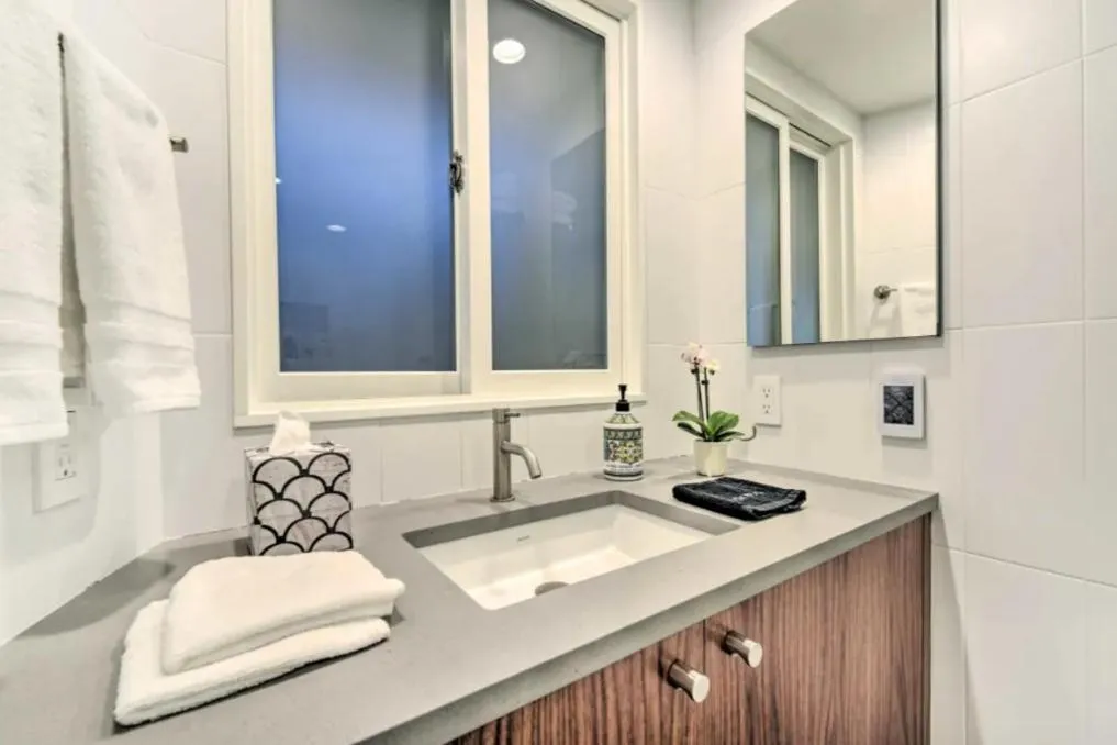 Floating Condos of Commodore 11