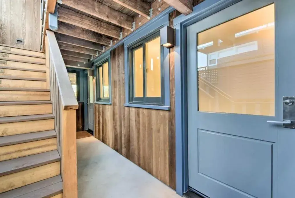 One-Bedroom Apartment with Sea View and Balcony in Floating Condos of Commodore 11 One-Bedroom Apartment with Sea View and Balcony in Floating Condos of Commodore 11