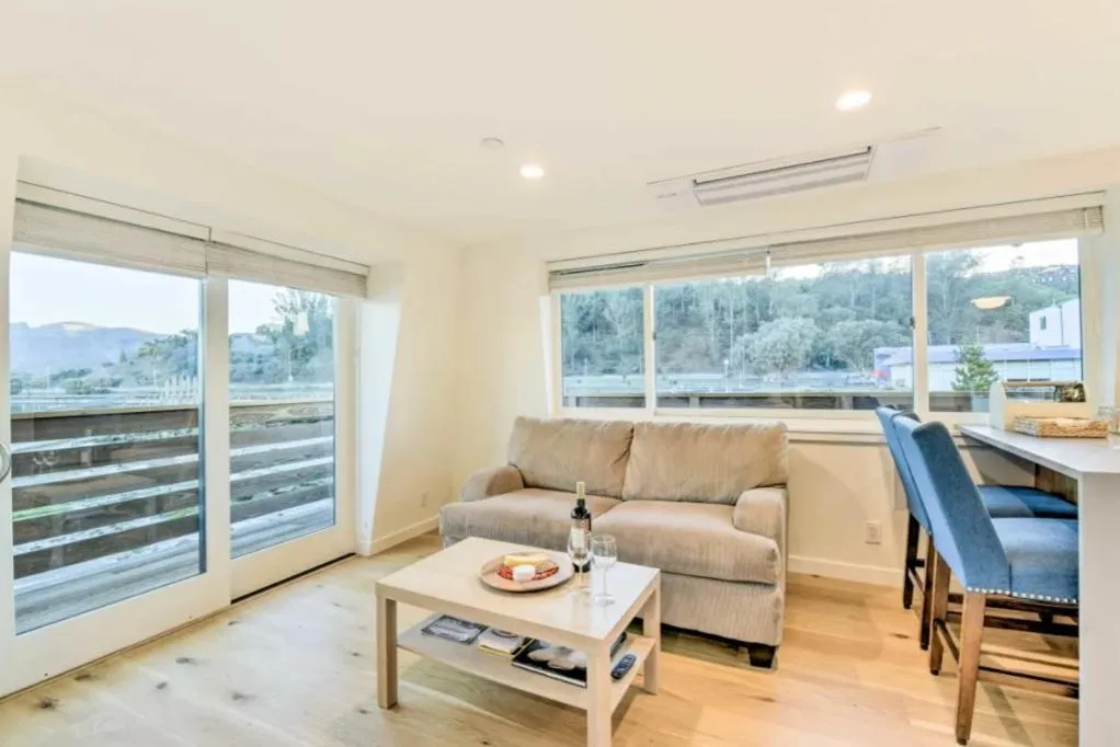 Floating Condos of Commodore 11