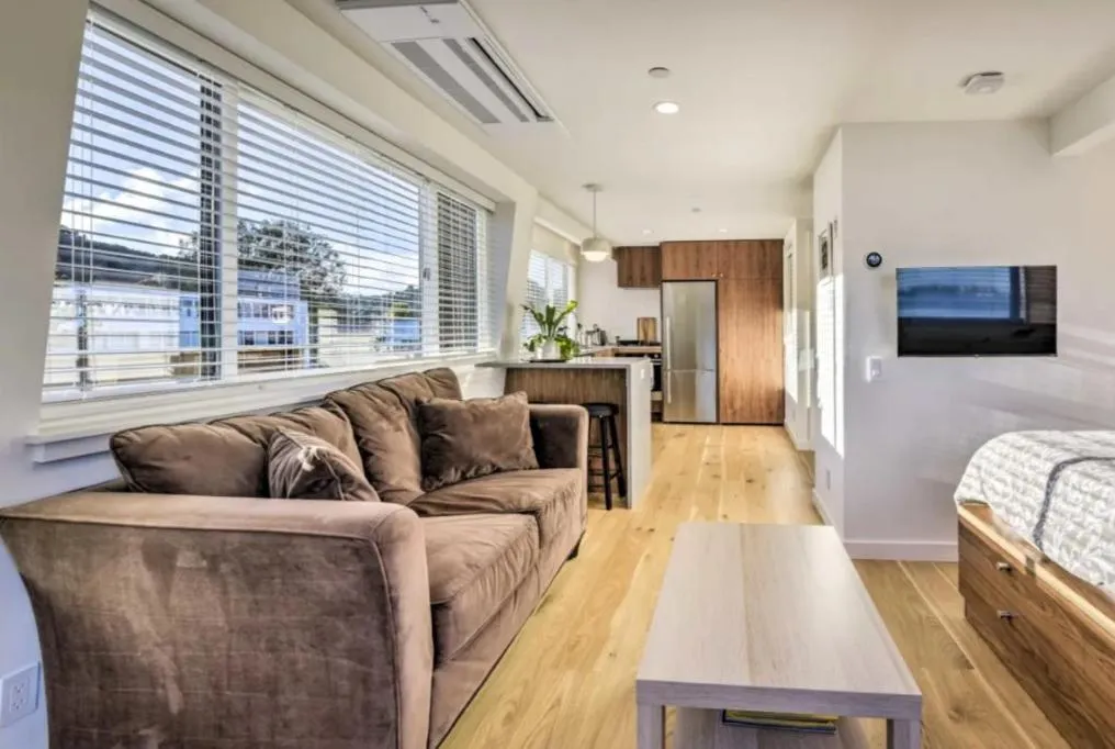 Bed in Floating Condos of Commodore 11