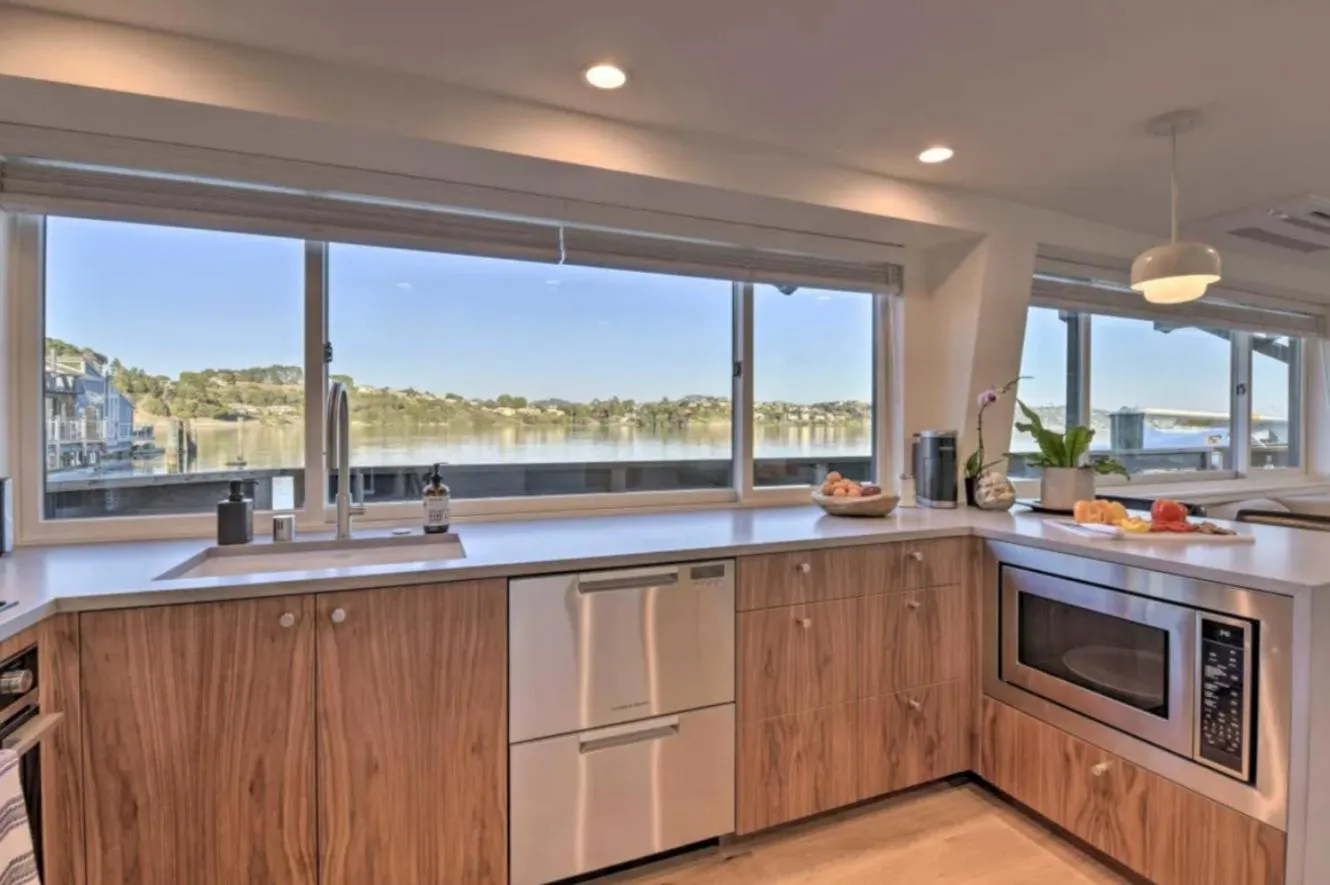 Floating Condos of Commodore 11