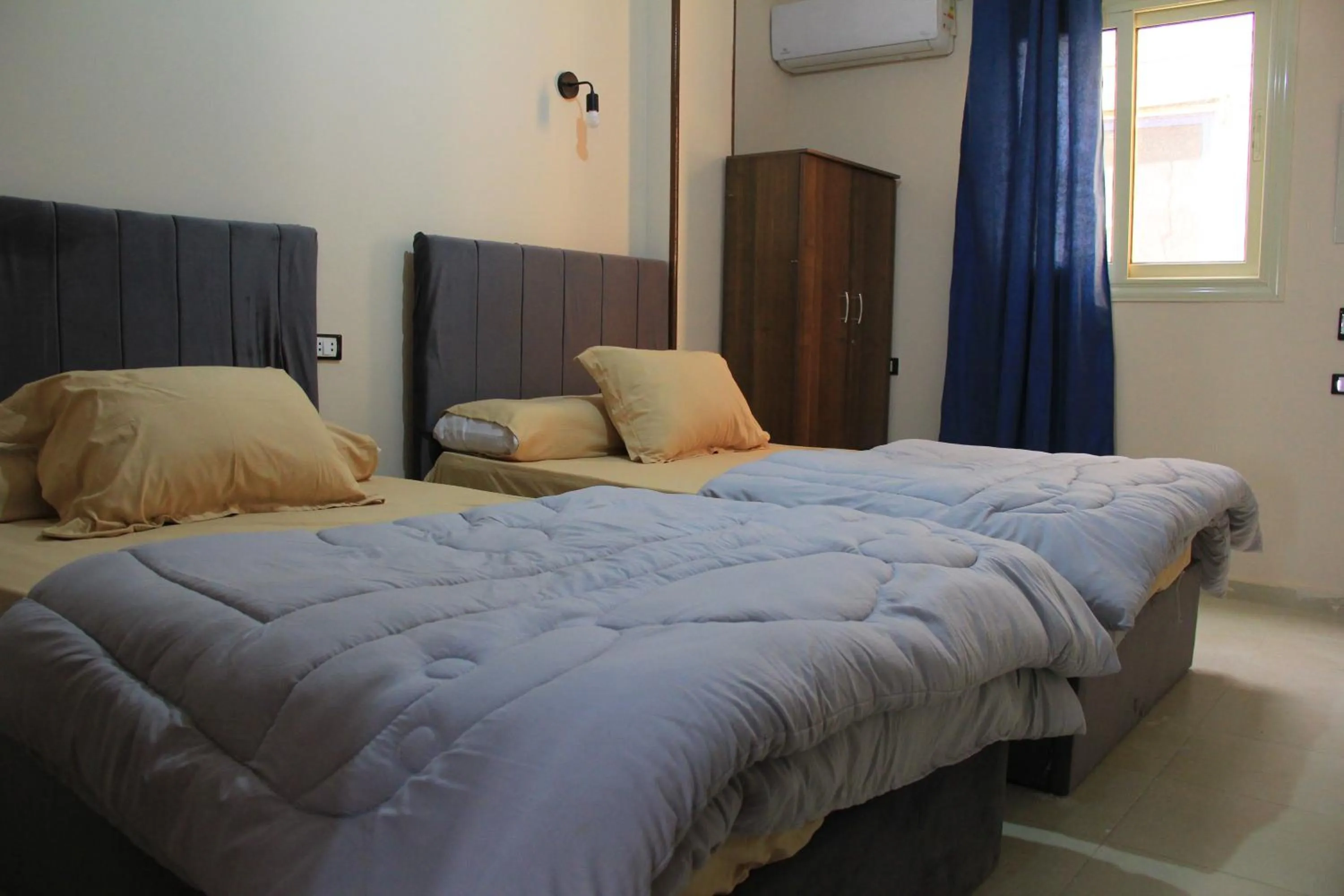 Photo of the whole room, Bed in Pyramids Road Guest House