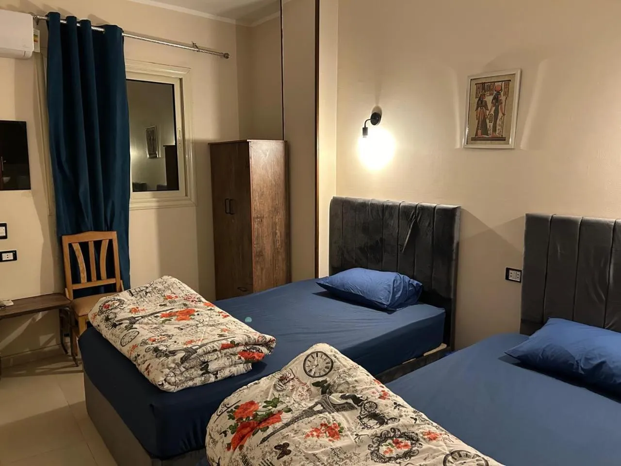 Bedroom, Bed in Pyramids Road Guest House