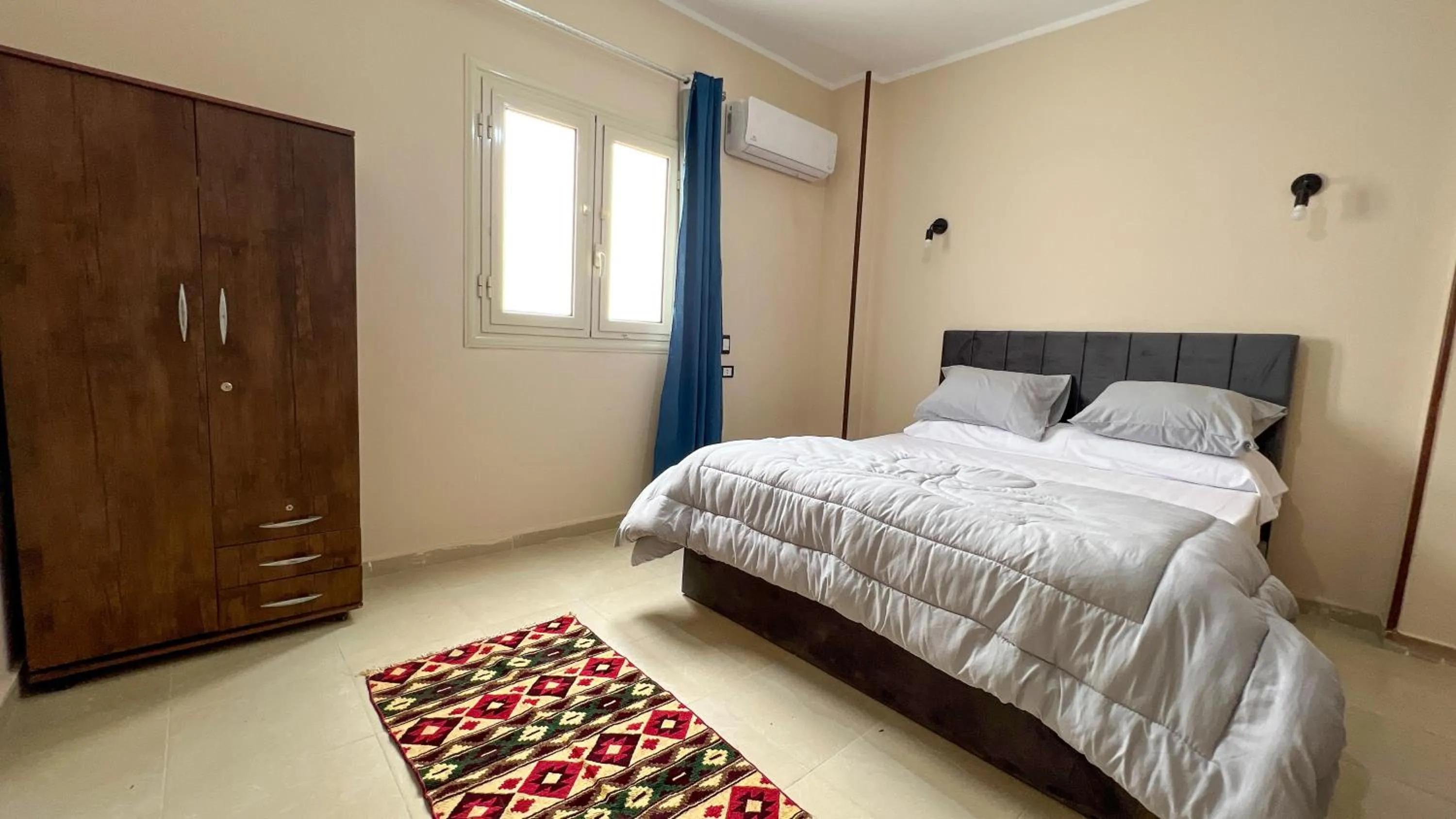 King Room - single occupancy in Pyramids Road Guest House
