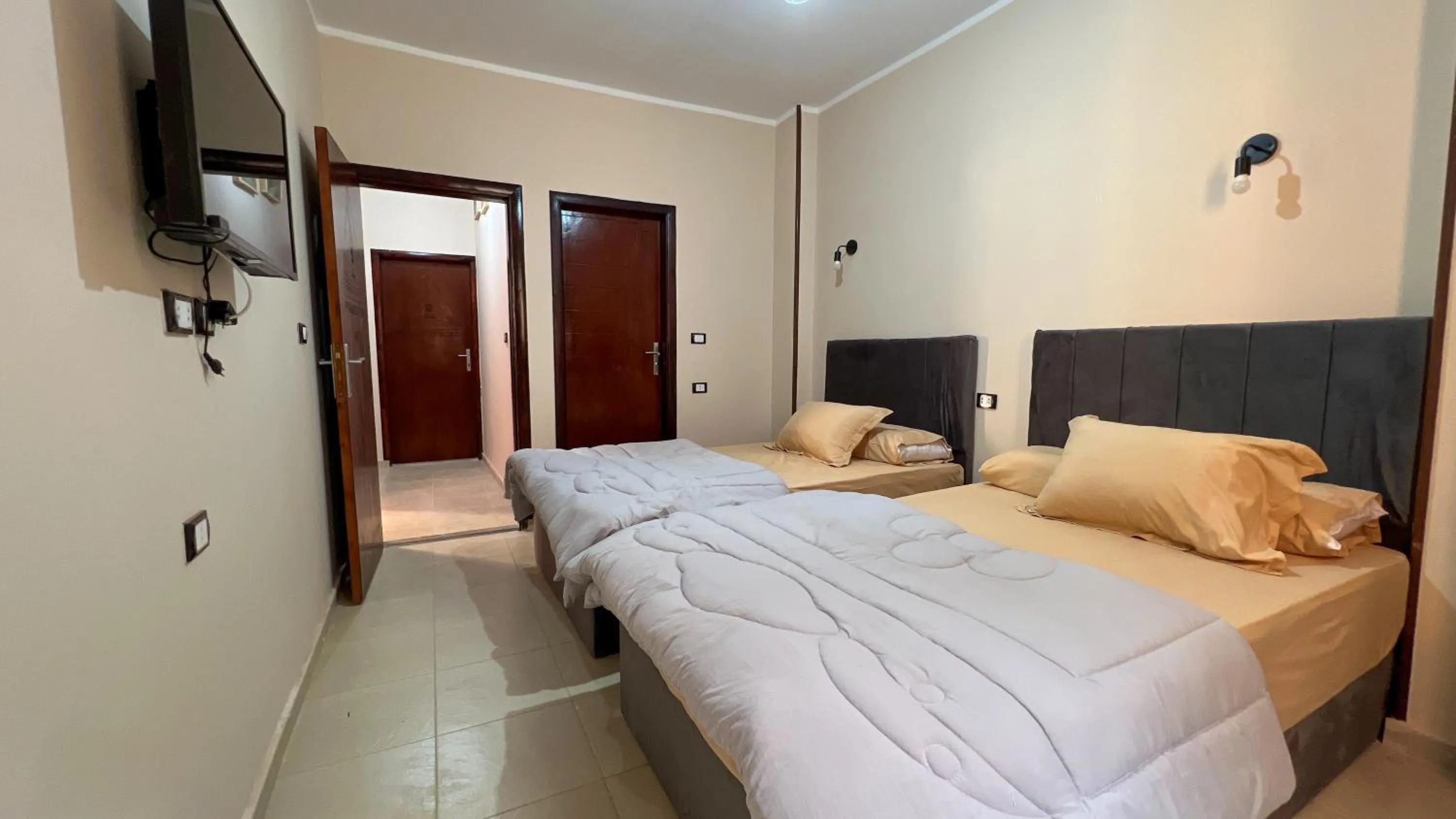 Bedroom, Bed in Pyramids Road Guest House