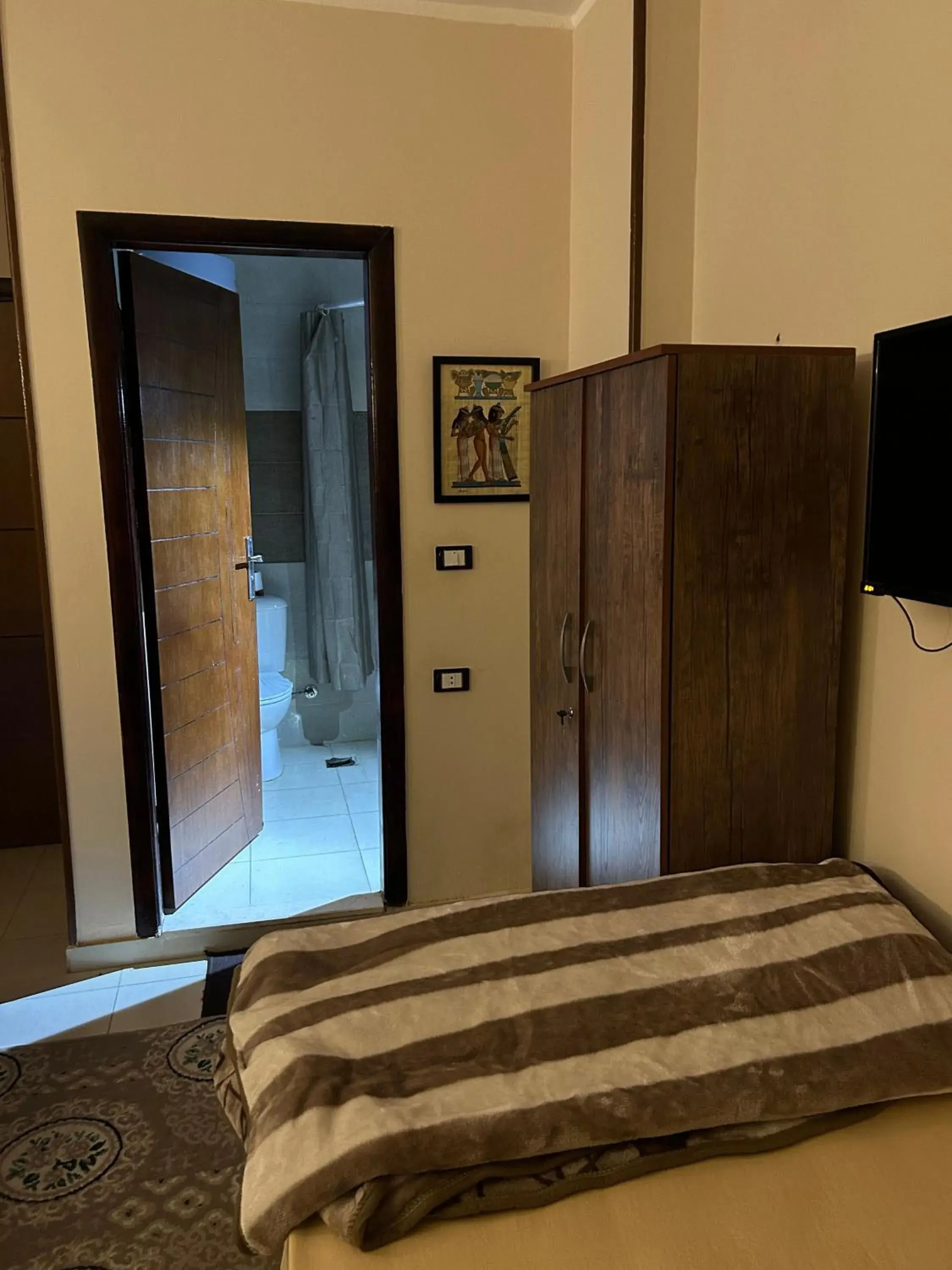 Triple Room with Private Bathroom in Pyramids Road Guest House Triple Room with Private Bathroom in Pyramids Road Guest House