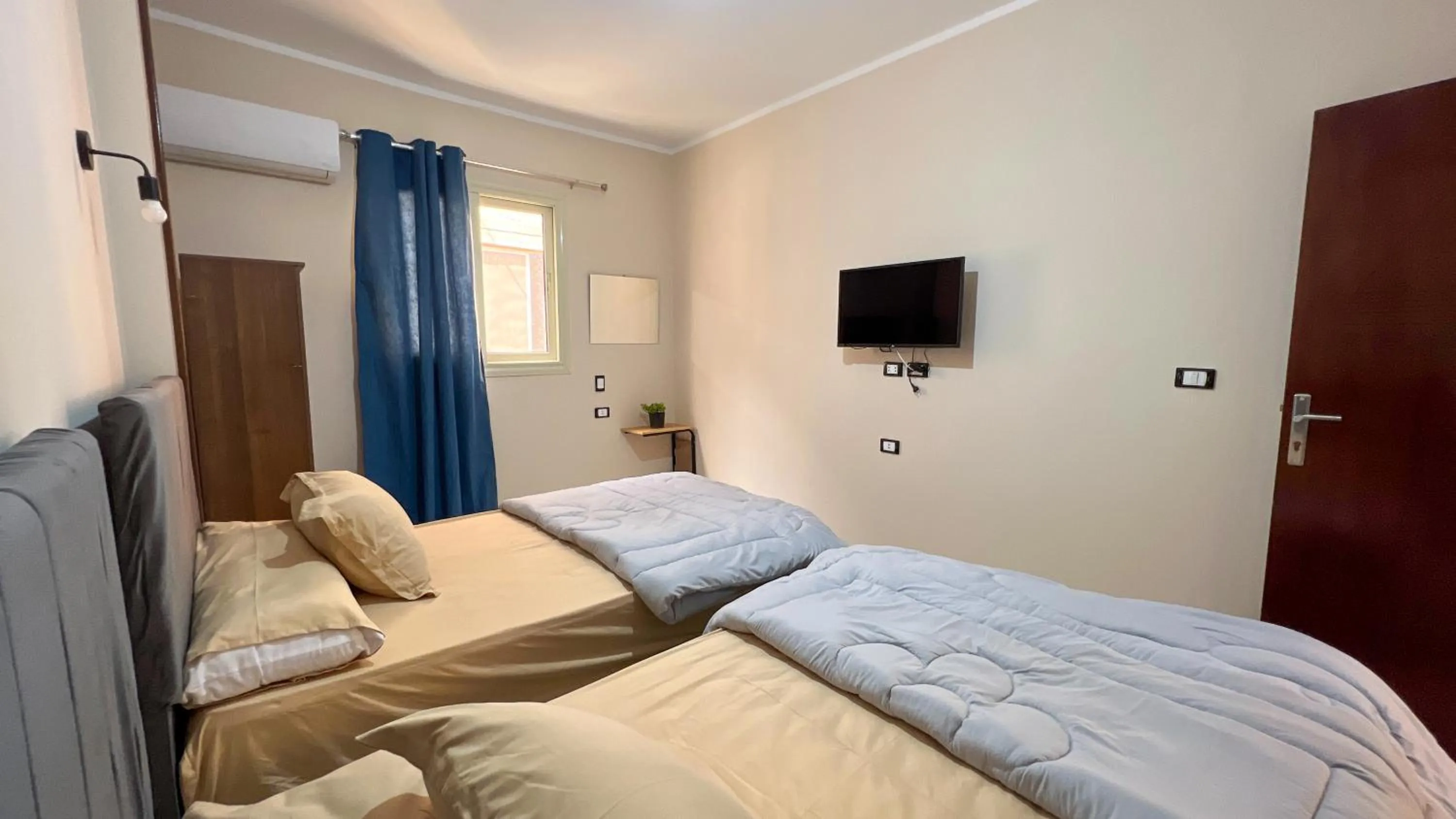 Double or Twin Room with Private Bathroom in Pyramids Road Guest House