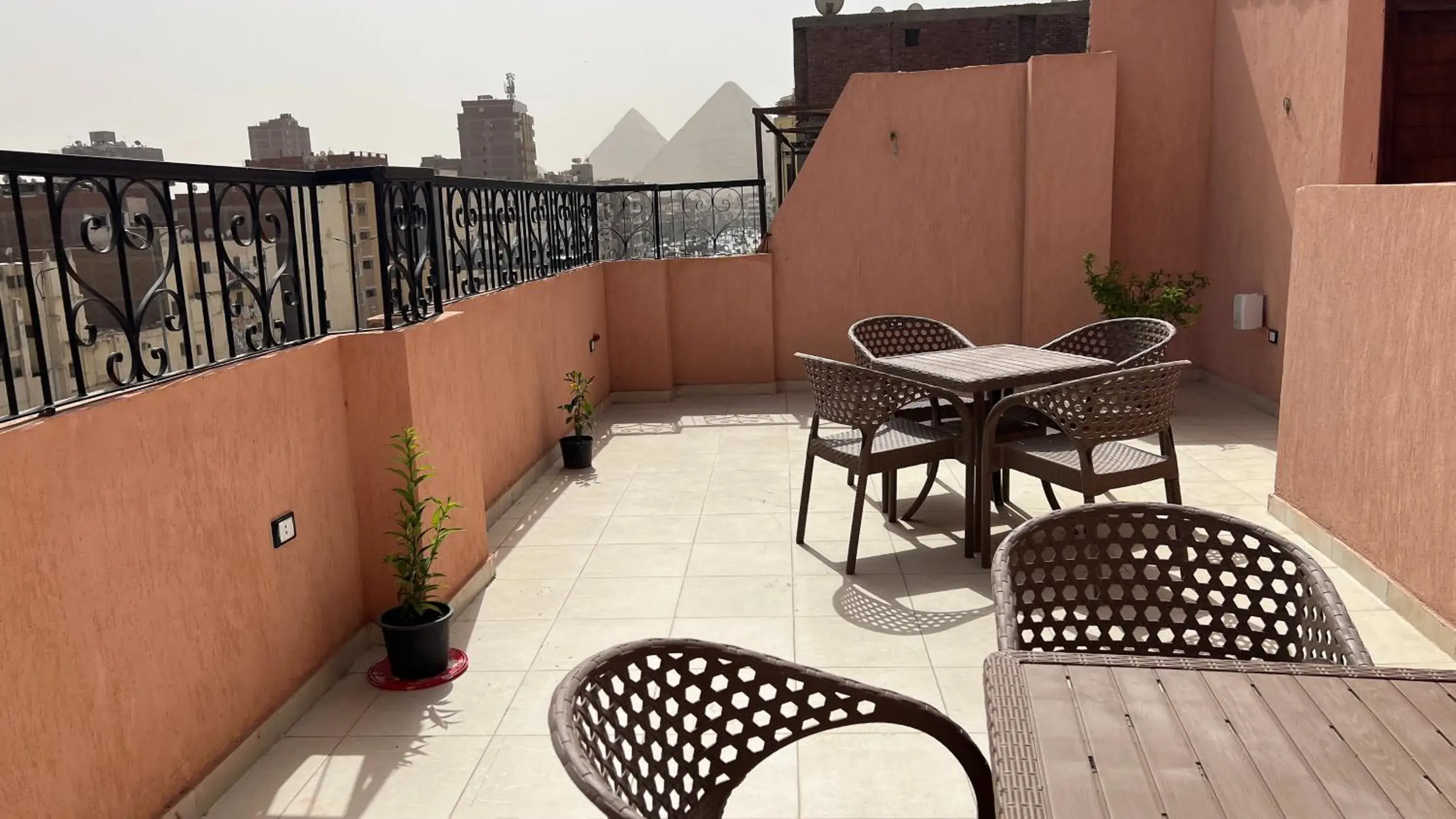 King Room - single occupancy in Pyramids Road Guest House cozy rooms and rooftop breakfast with the pyramids view King Room - single occupancy in Pyramids Road Guest House cozy rooms and rooftop breakfast with the pyramids view