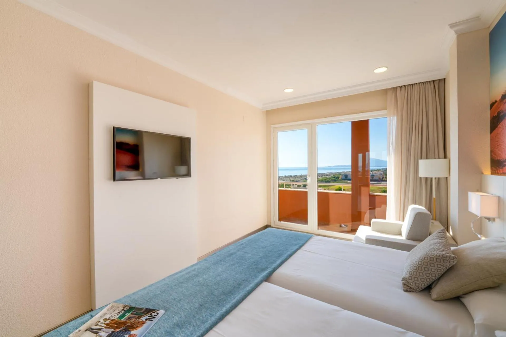 Bed in Oliva Nova Beach & Golf Hotel
