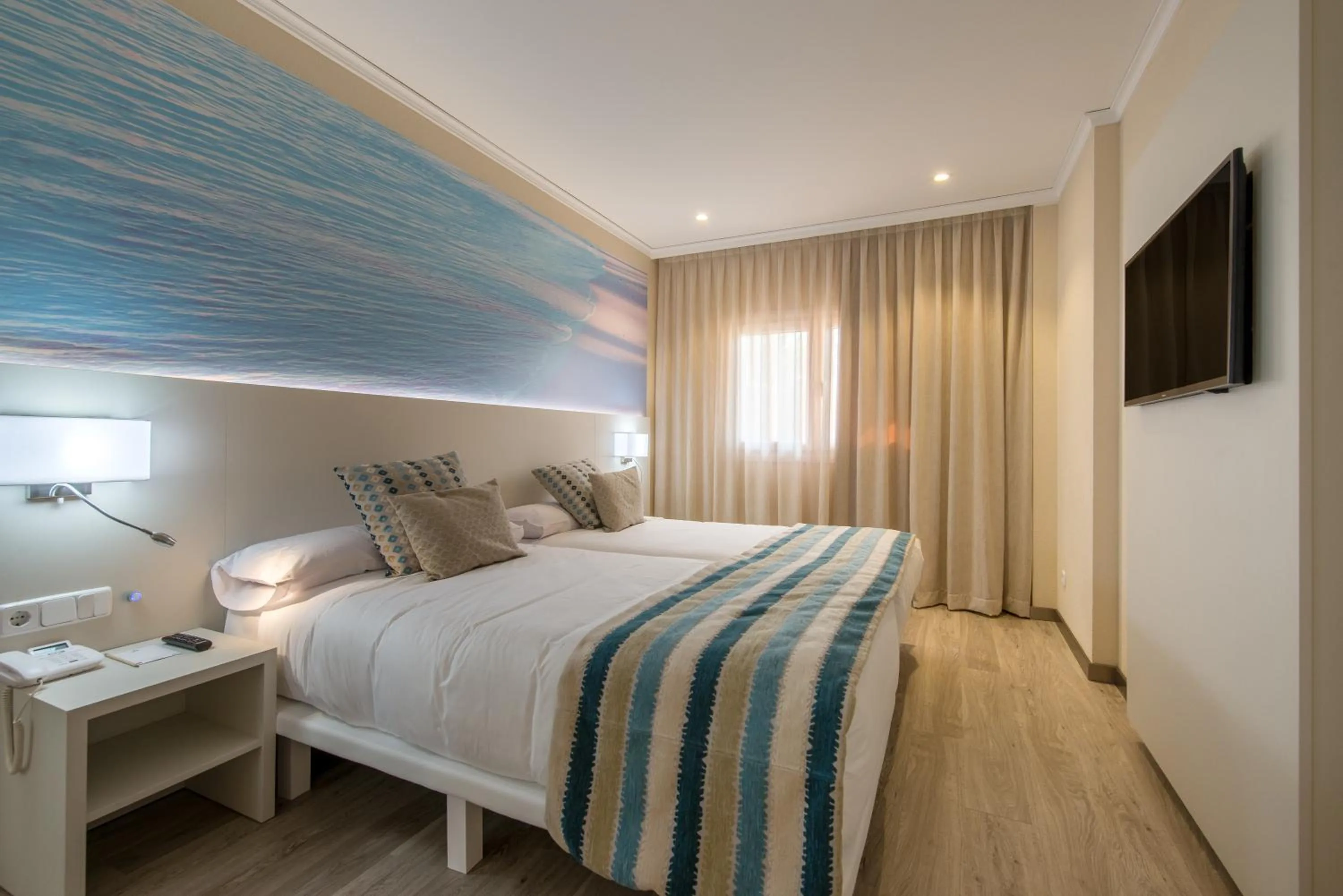 Bed in Oliva Nova Beach & Golf Hotel