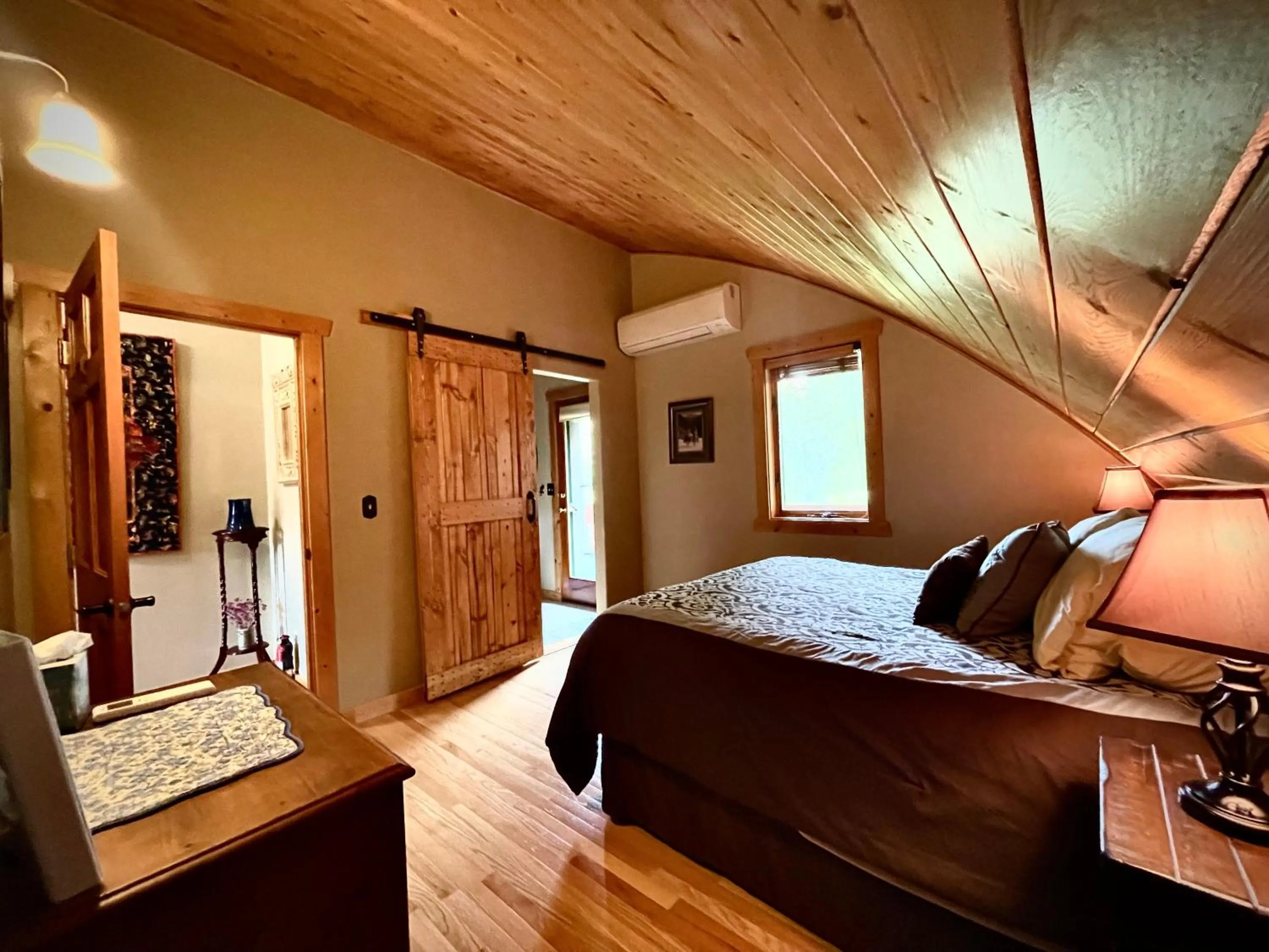 Bed in Moss Mountain Inn