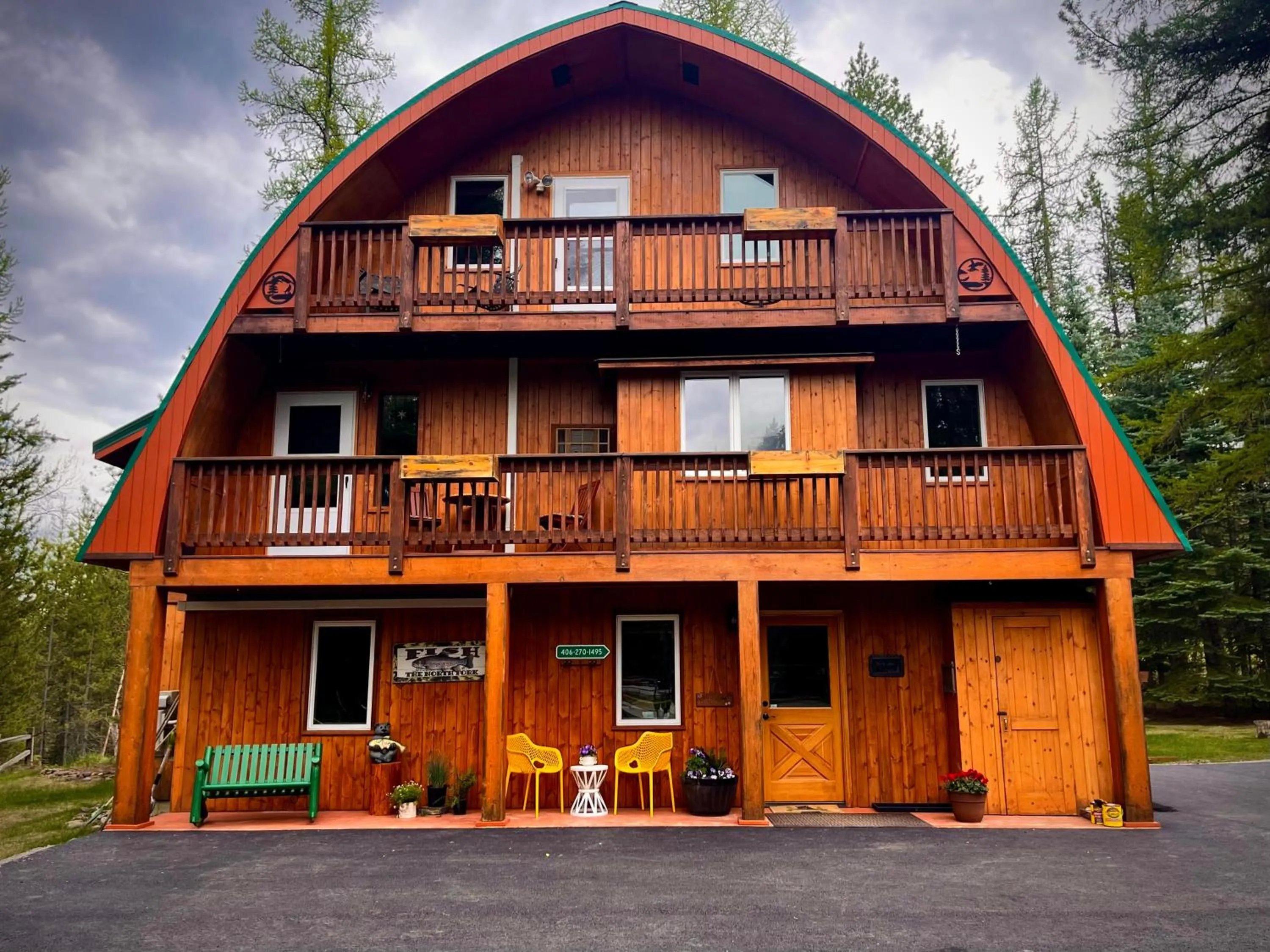 Property building in Moss Mountain Inn