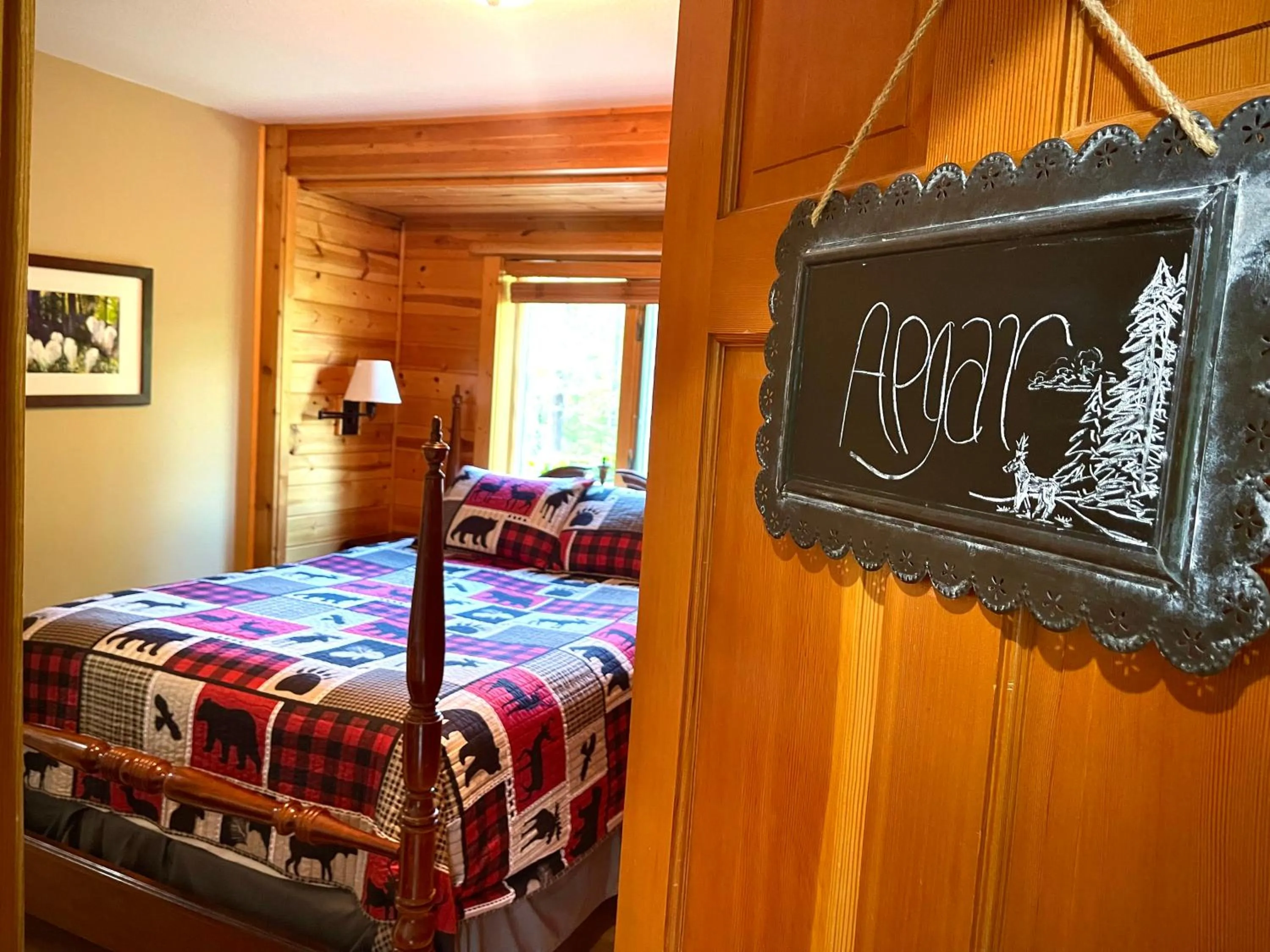 Bed in Moss Mountain Inn