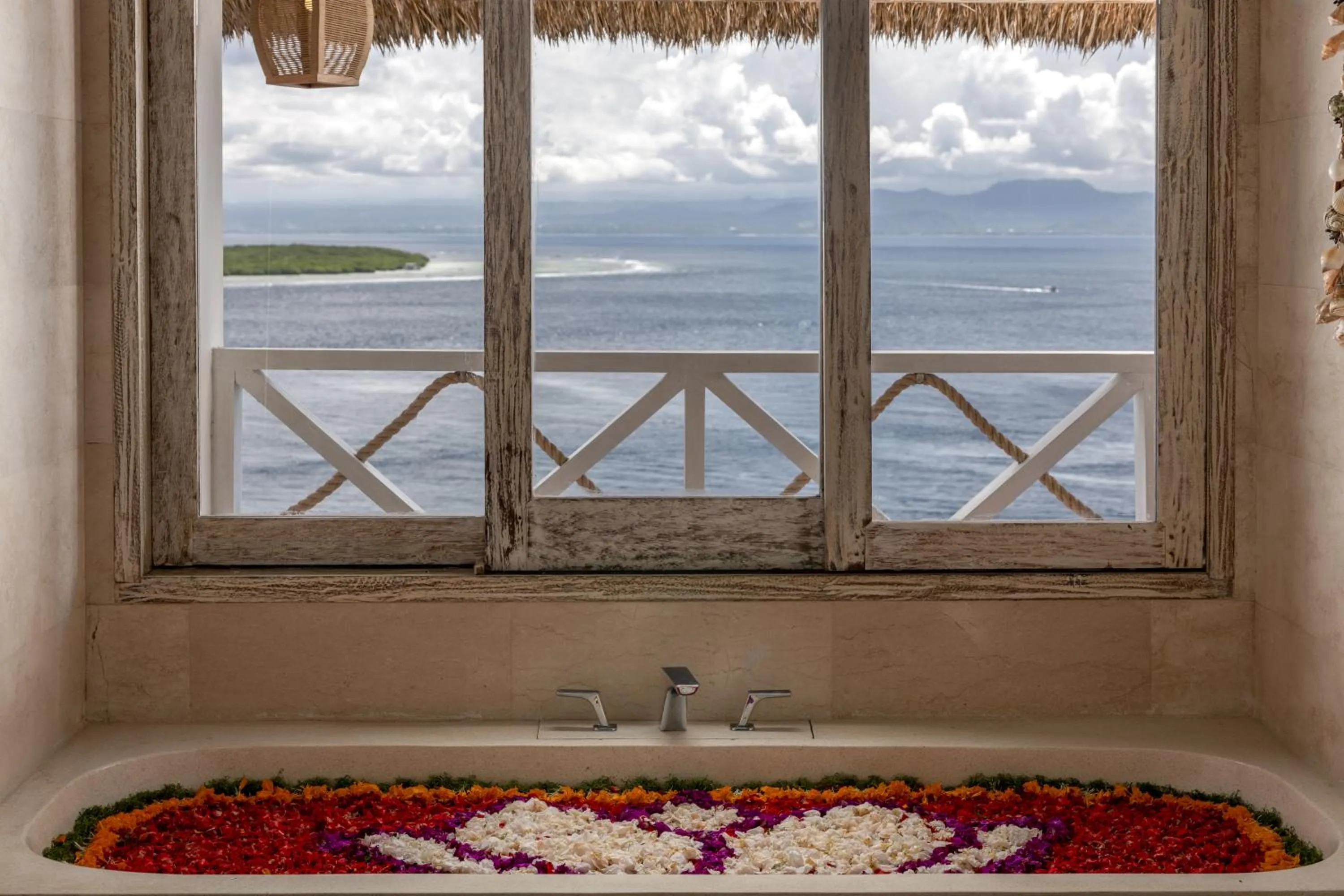 Bath in Pramana Natura Nusa Penida