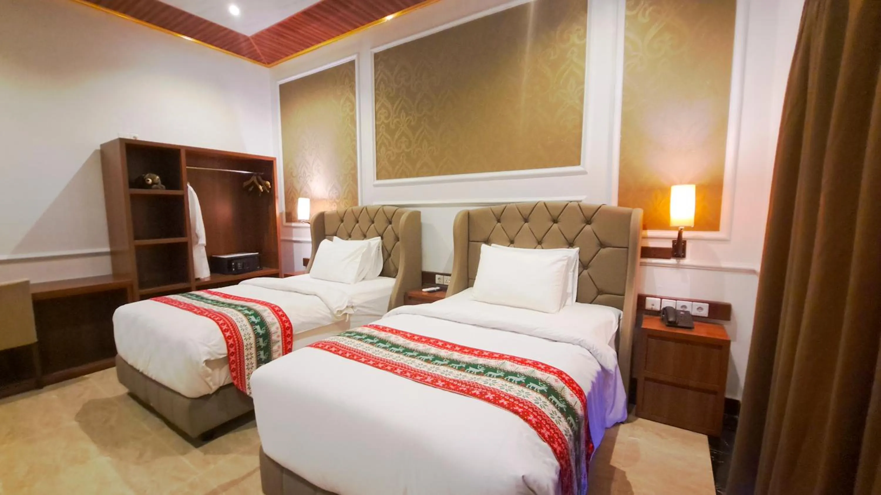 Bed in Gili Beachfront Suites