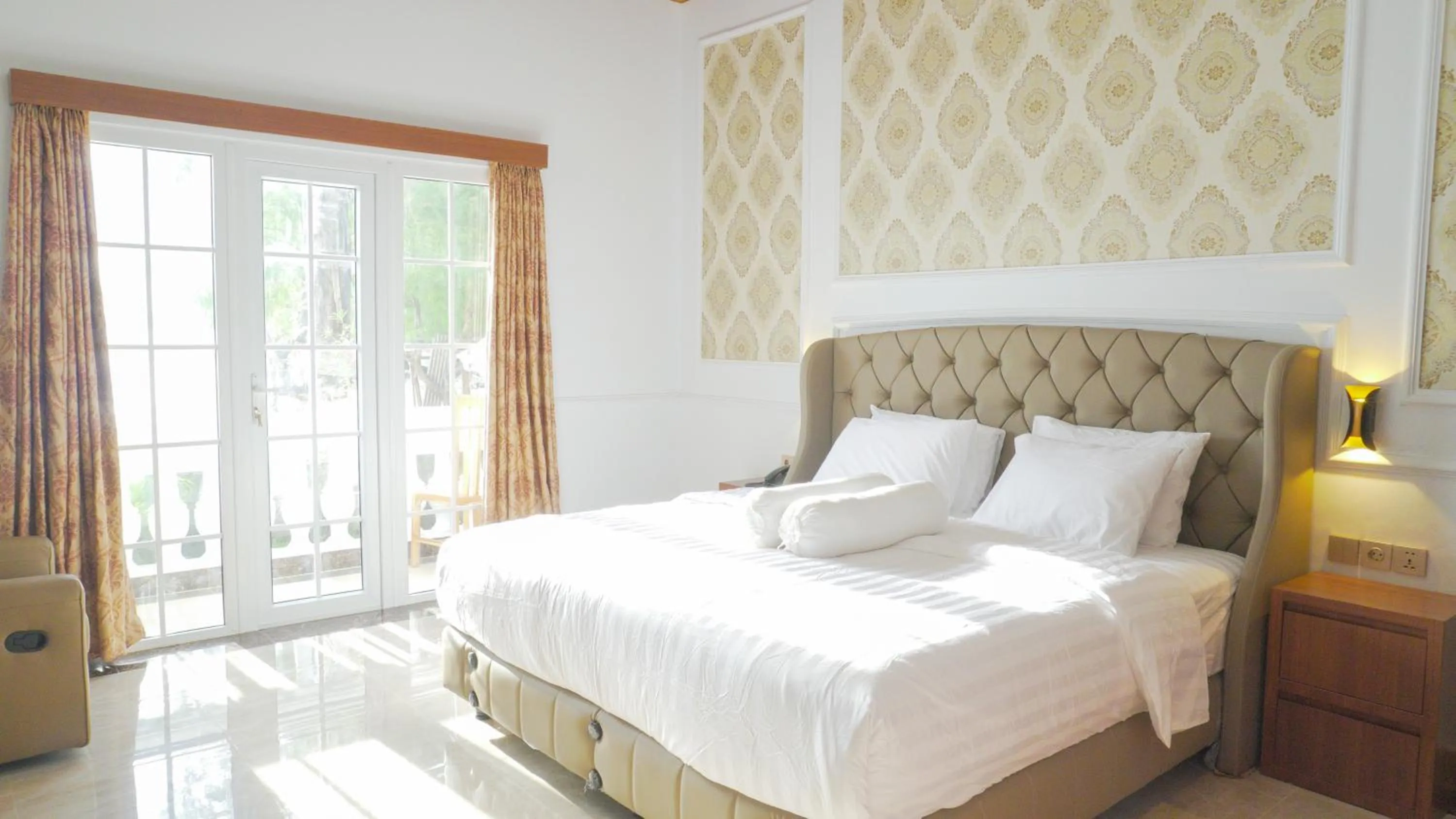 View (from property/room), Bed in Gili Beachfront Suites