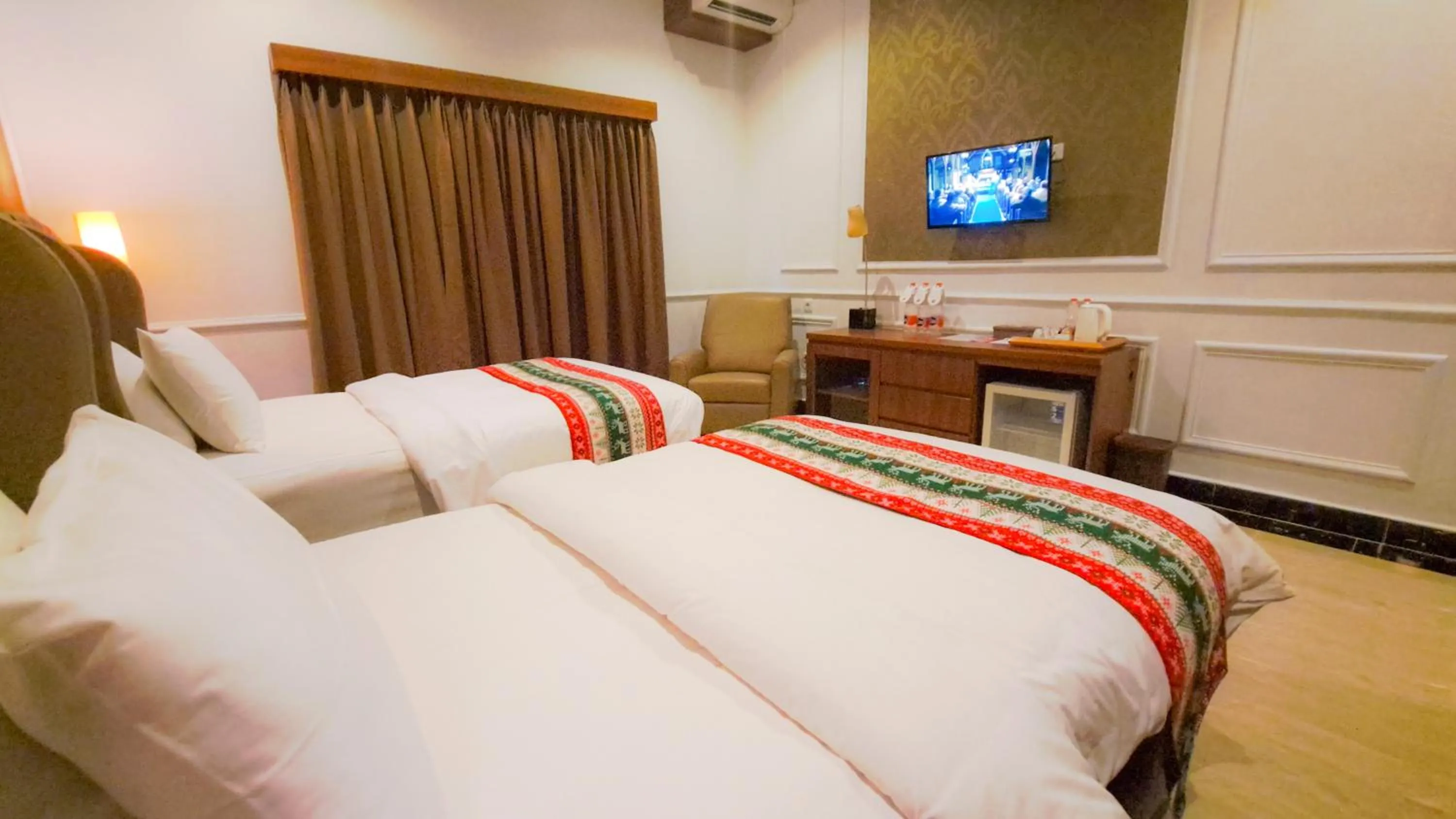 Bed in Gili Beachfront Suites