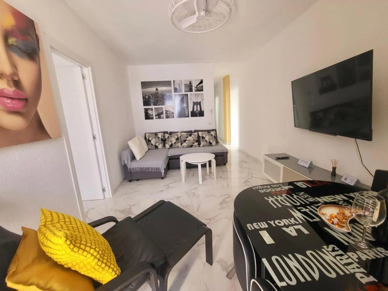 One-Bedroom Apartment in New big flat with balcony 50mts away from beach Parking Optional