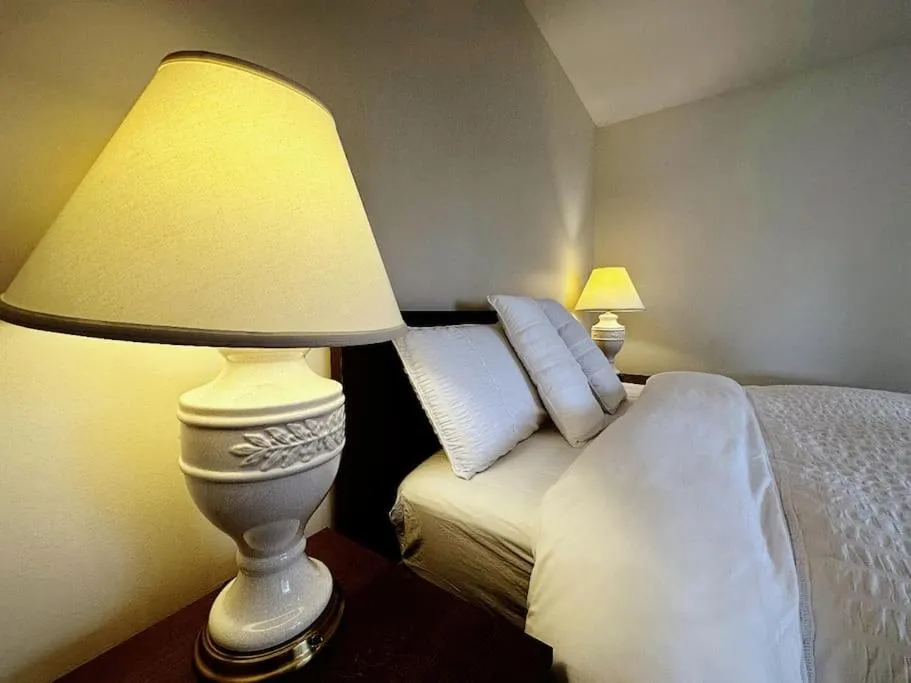 Bedroom, Bed in Super Cosy 8Bed & 6Bath in Vancouver heart near to airport and DownTown