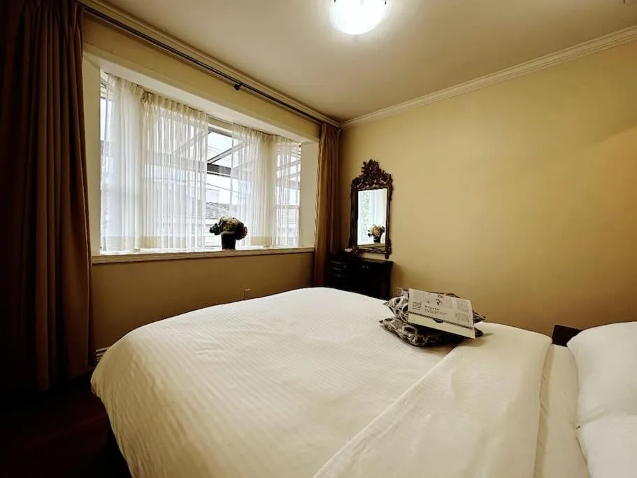 Bed in Super Cosy 8Bed & 6Bath in Vancouver heart near to airport and DownTown