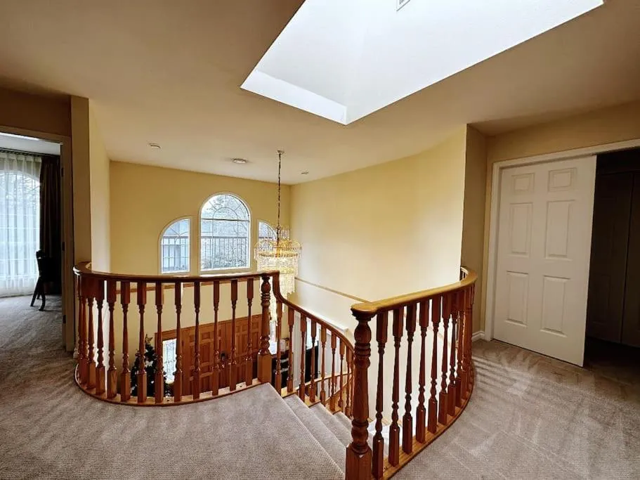 Super Cosy 8Bed & 6Bath in Vancouver heart near to airport and DownTown