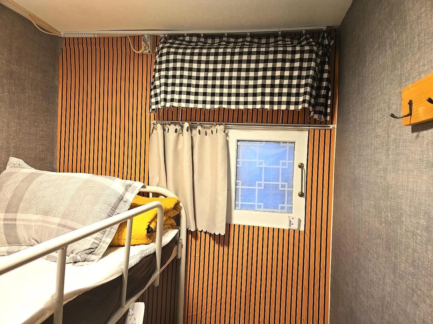 Bed in Seoul Guesthouse Foreigners Only