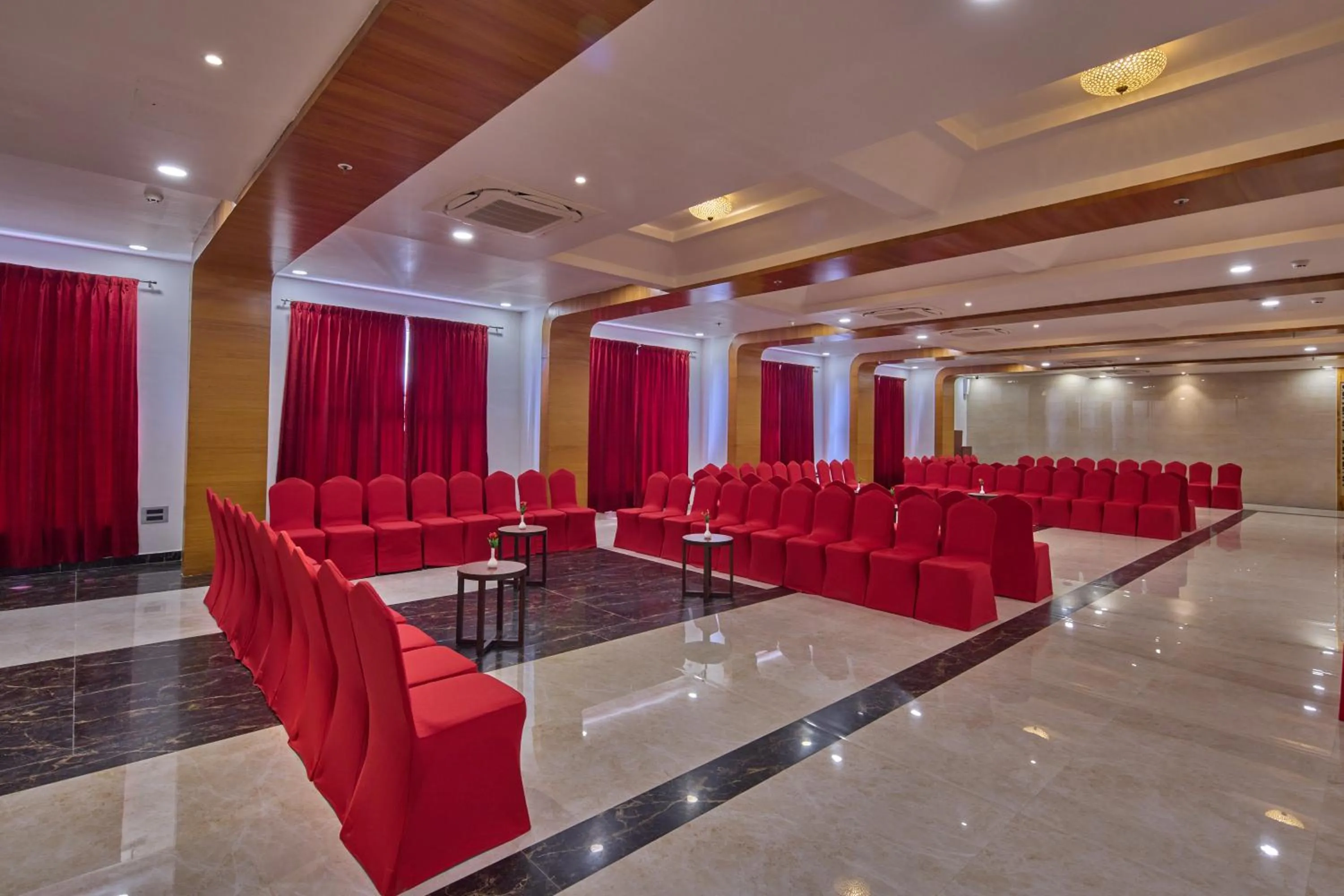 Meeting/conference room in Golden Tulip Tirupati