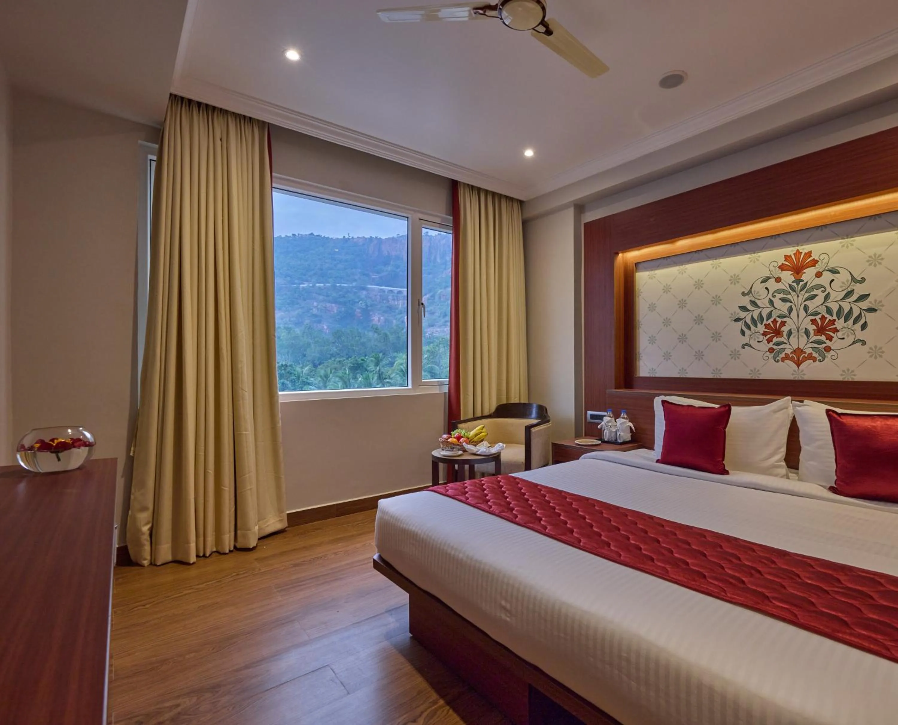 Bedroom, Bed in Golden Tulip Tirupati