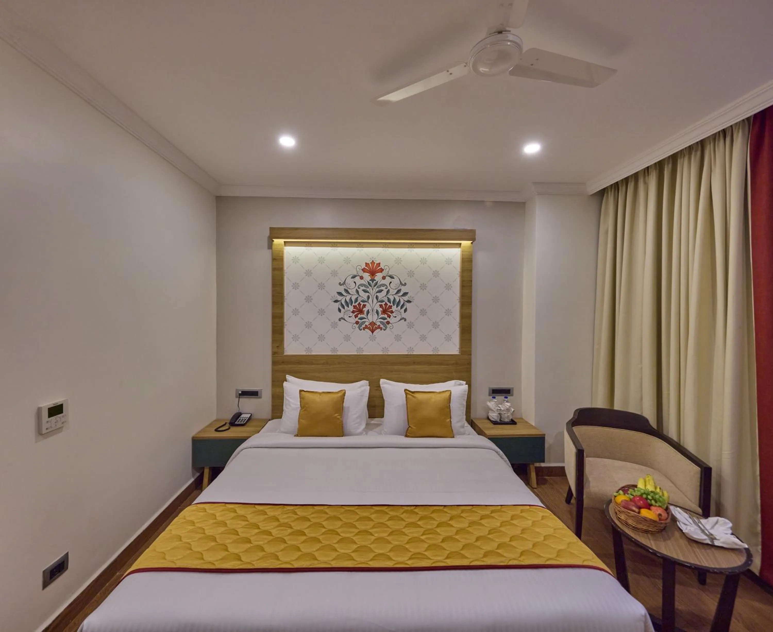 Bedroom, Bed in Golden Tulip Tirupati