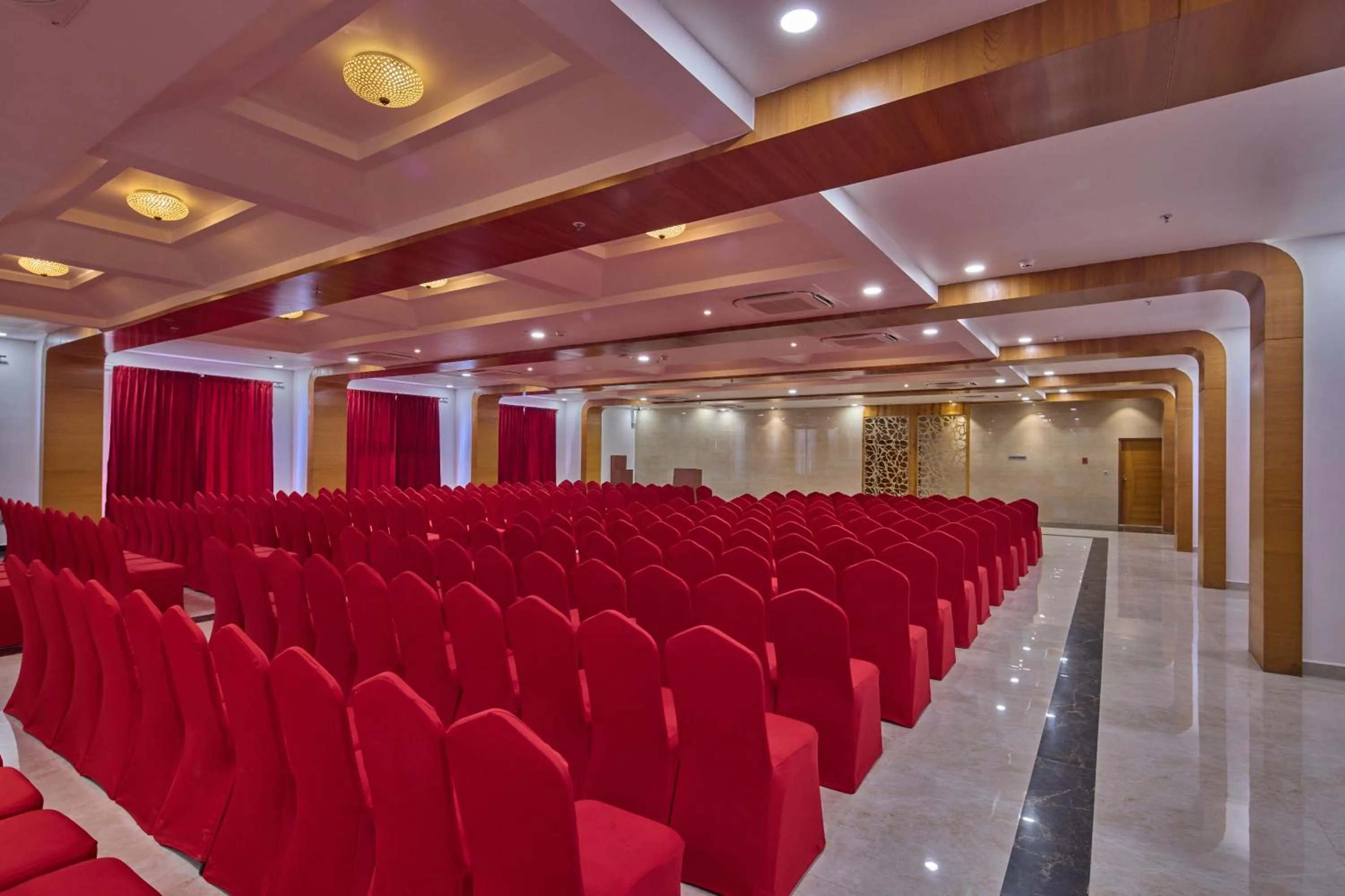 Meeting/conference room in Golden Tulip Tirupati