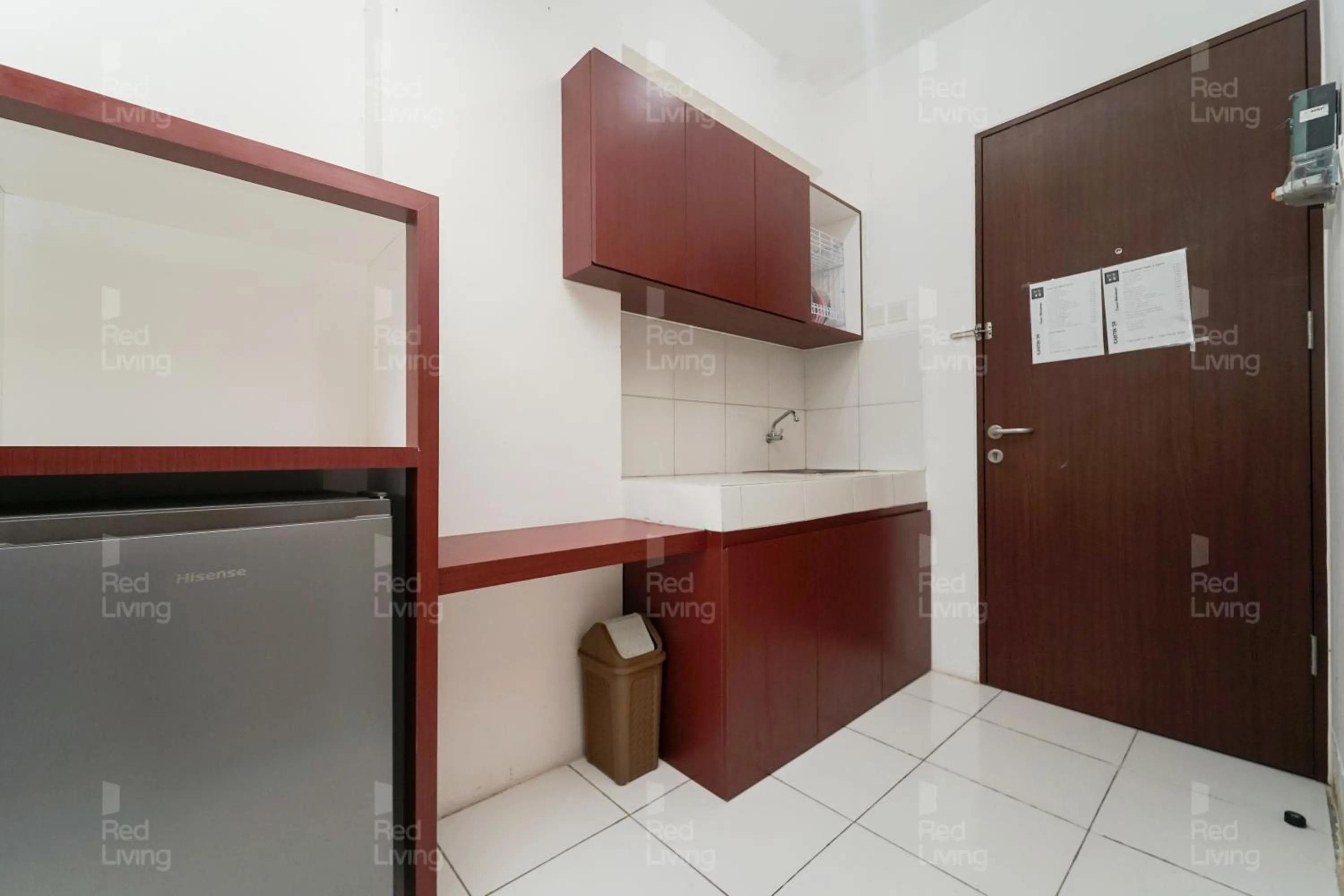 Kitchen or kitchenette in RedLiving Apartemen Riverview Residence - Alima View Tower Mahakam