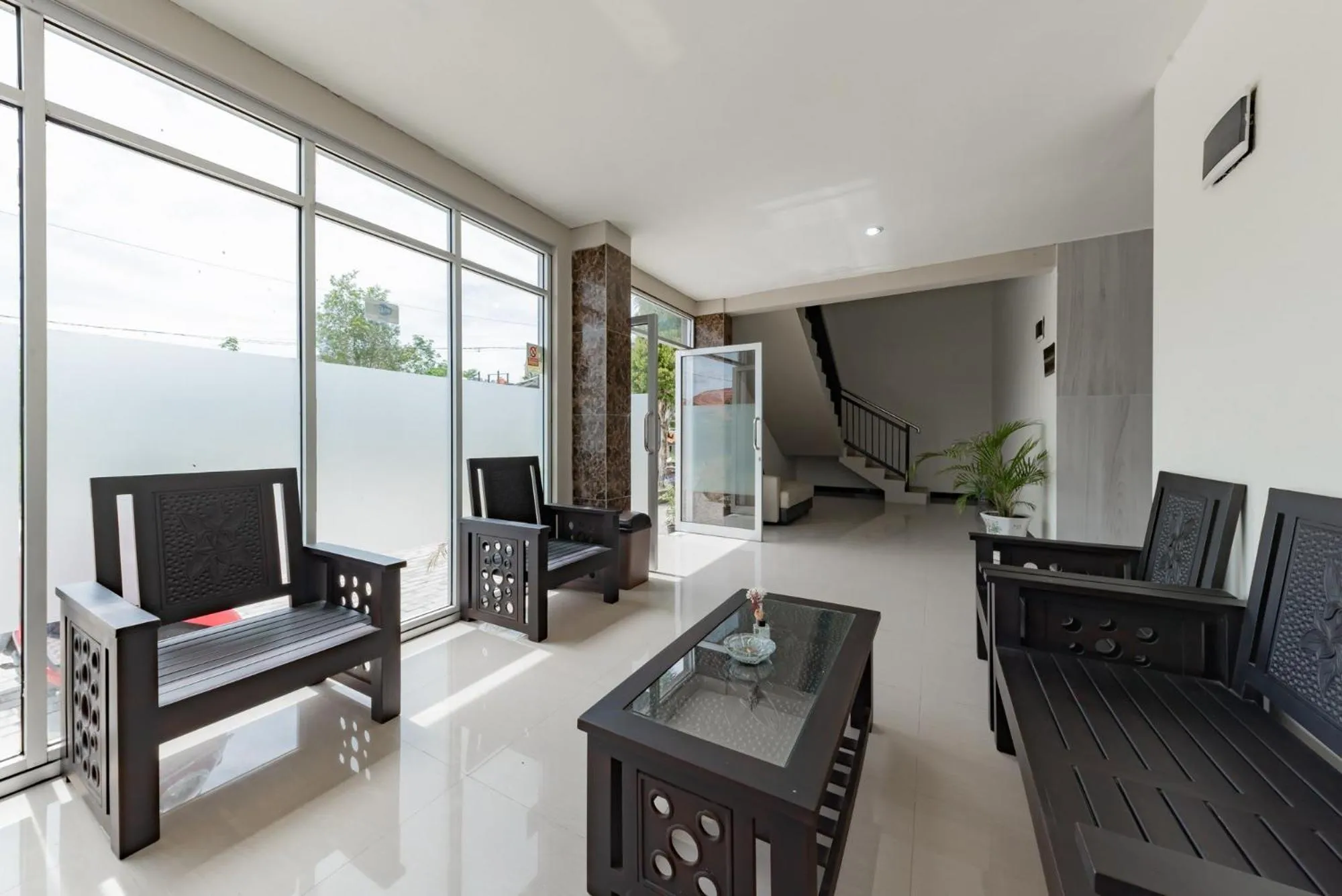 Lobby or reception in Urbanview Hotel Diamond Malai Permata near Universitas Palangkaraya