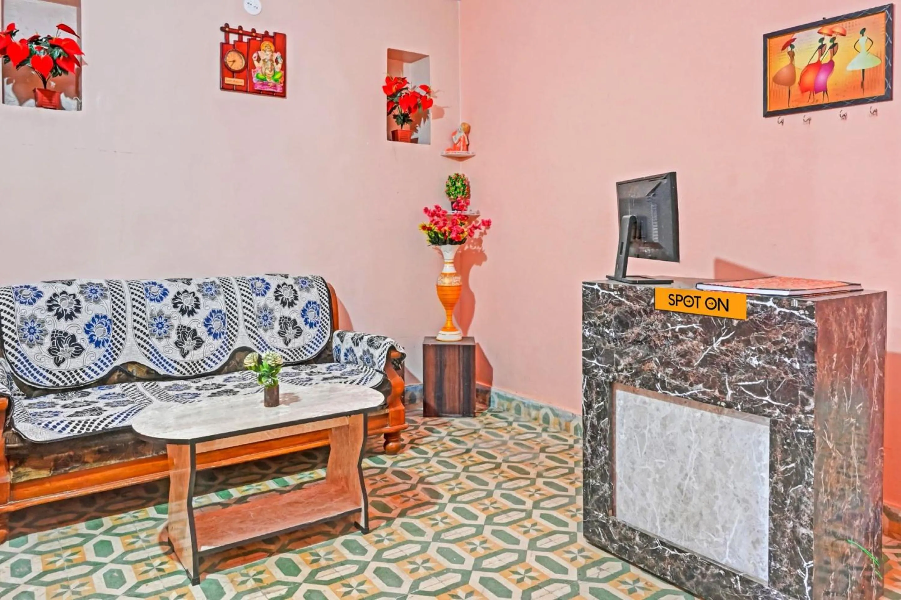 Lobby or reception in HOTEL O MAA NARMADA