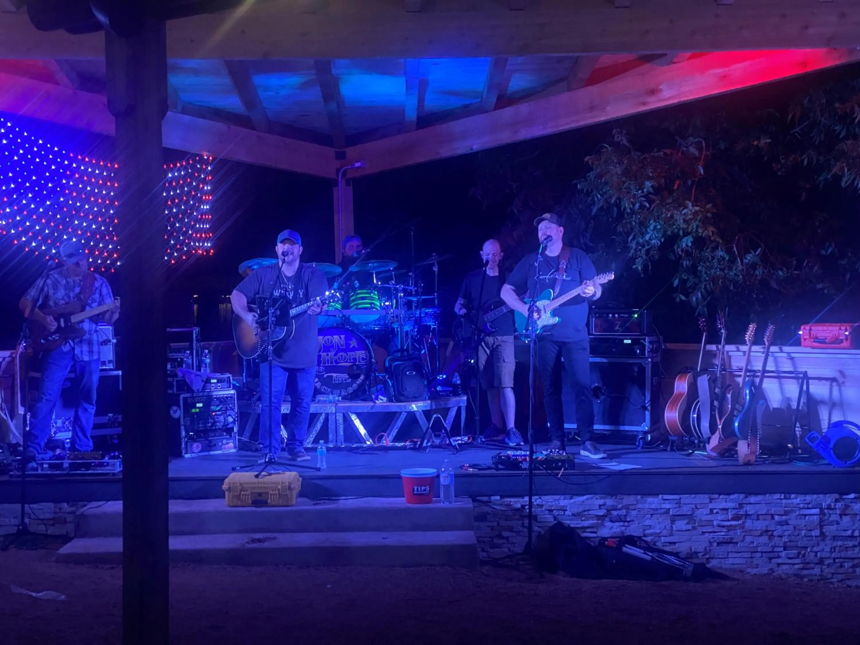 Evening entertainment in Fox Hollow Resort