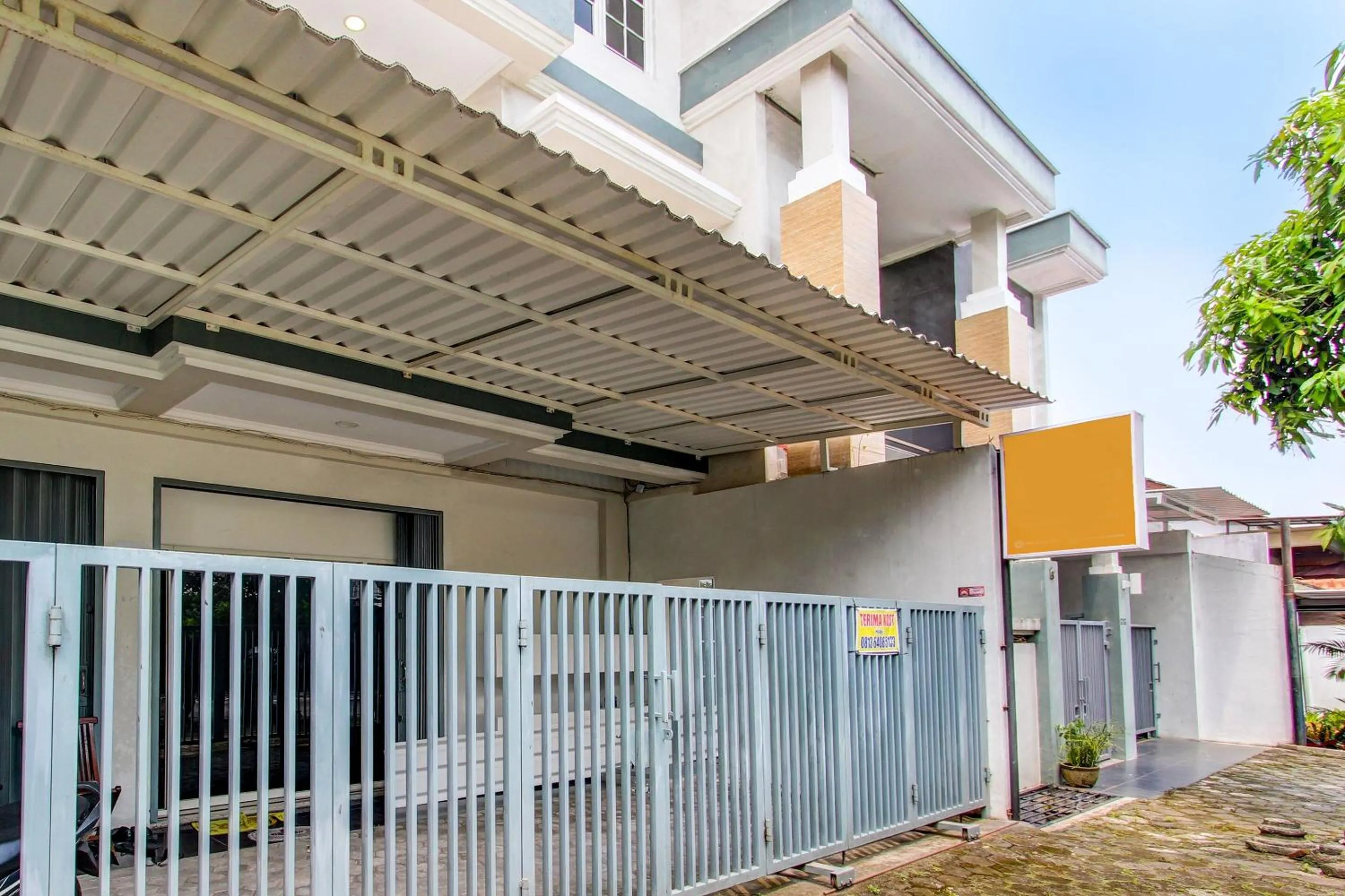 Facade/entrance in OYO 92479 Pasadena House