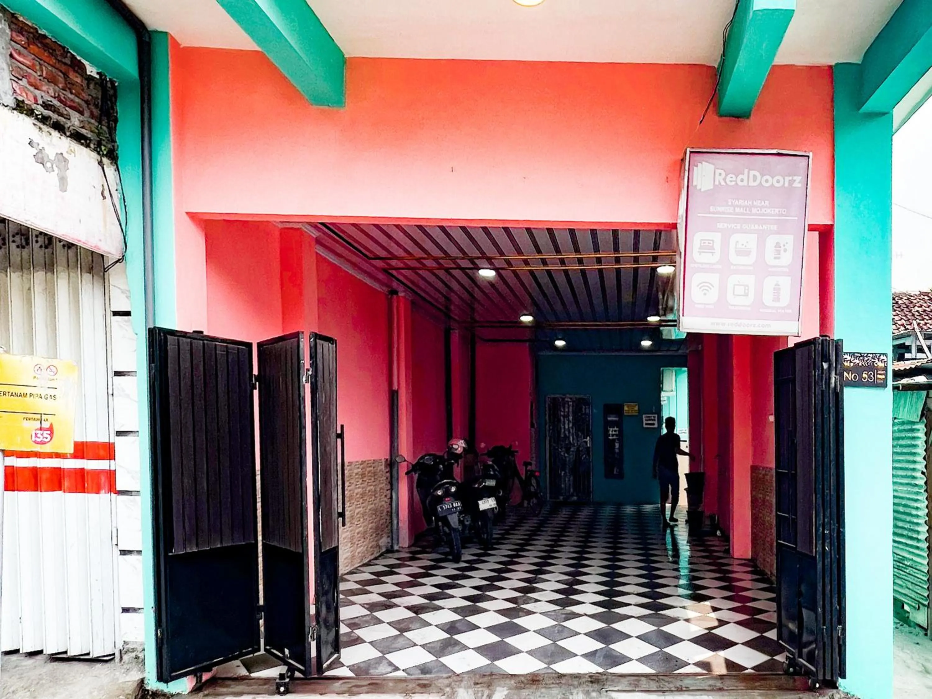 Parking in RedDoorz near Sunrise Mall Mojokerto