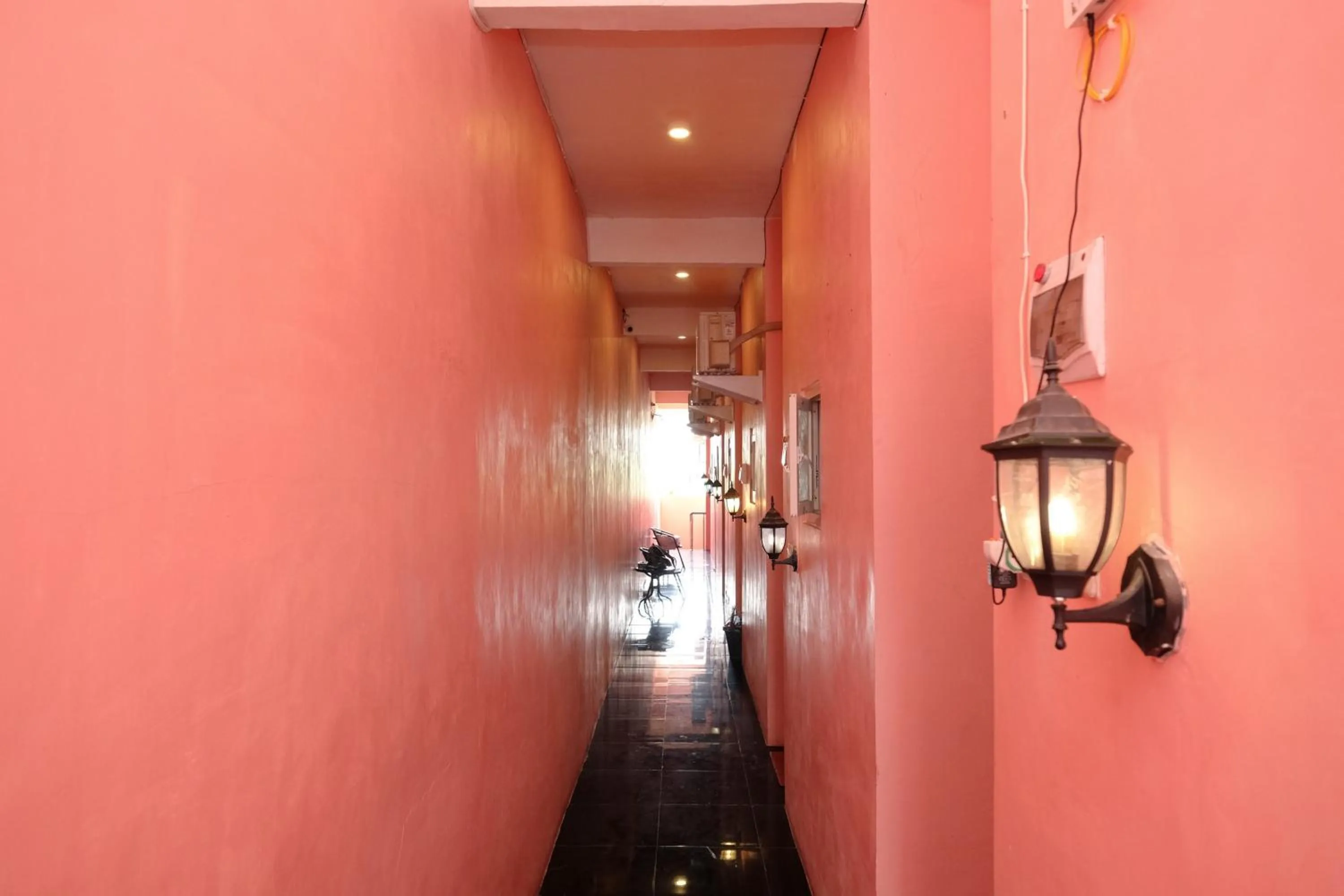 Property building in RedDoorz near Sunrise Mall Mojokerto